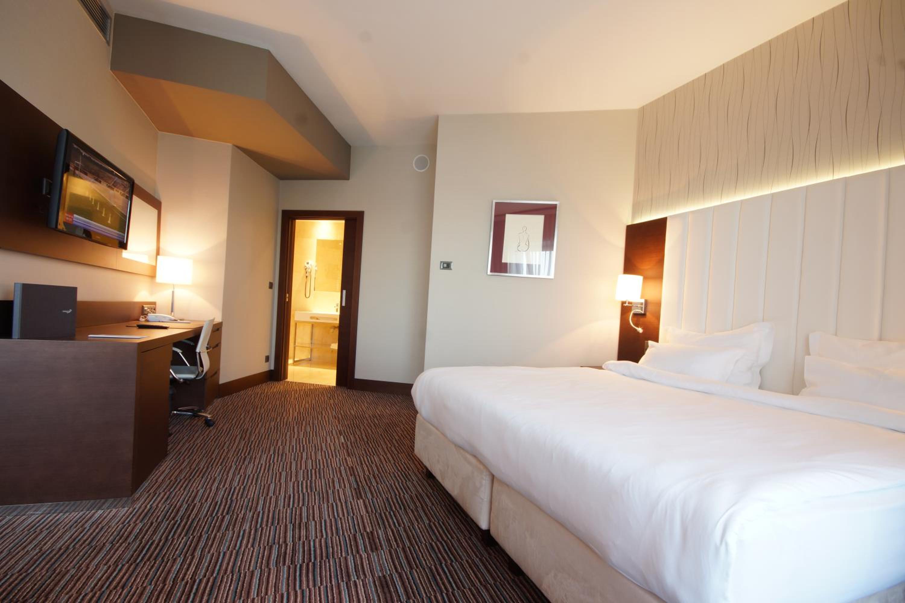 Deluxe Double or Twin Room - Photo 11