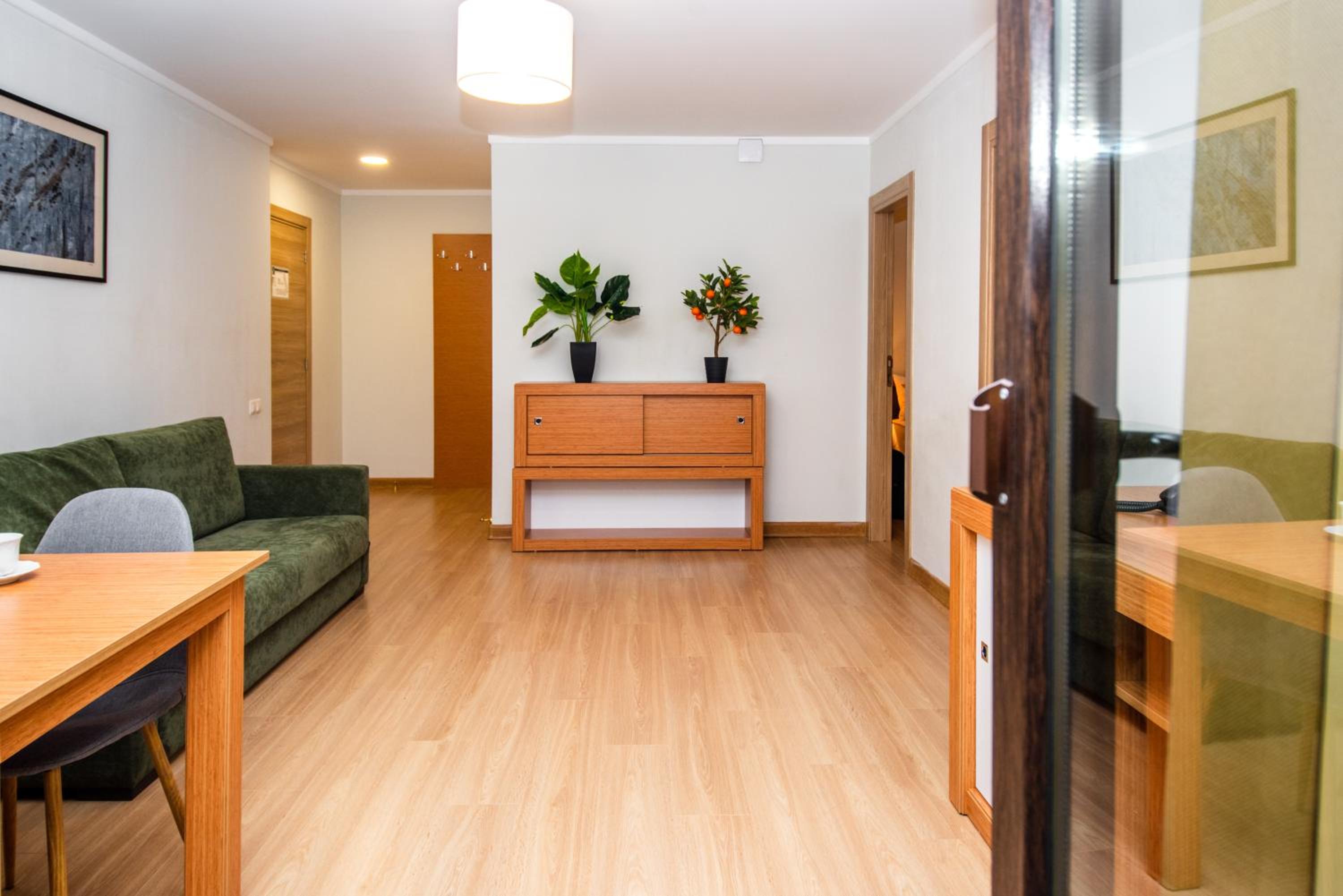 Family Room - Photo 10
