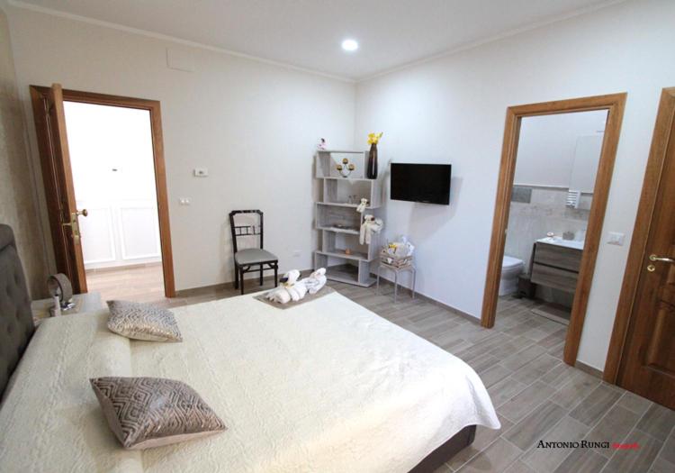 Double Room with Private Bathroom - Photo 3
