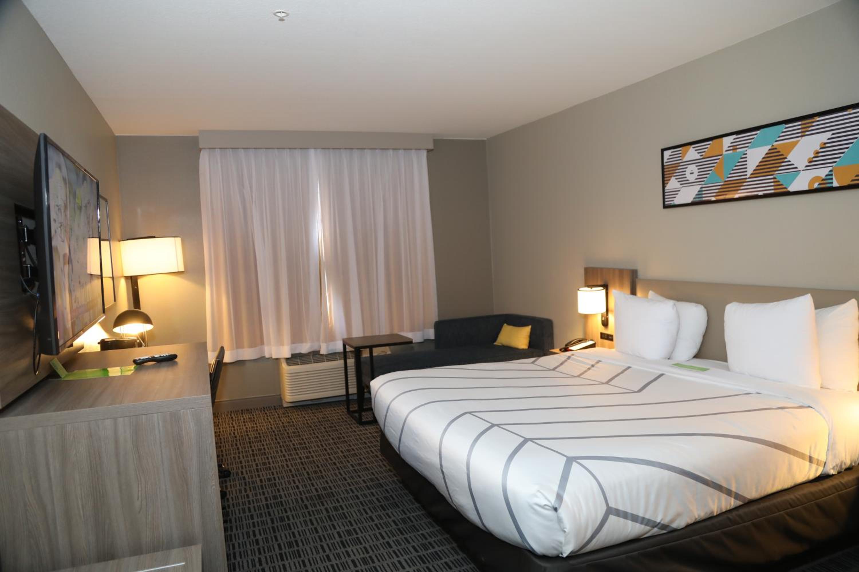 King Room - Non-Smoking - Photo 1