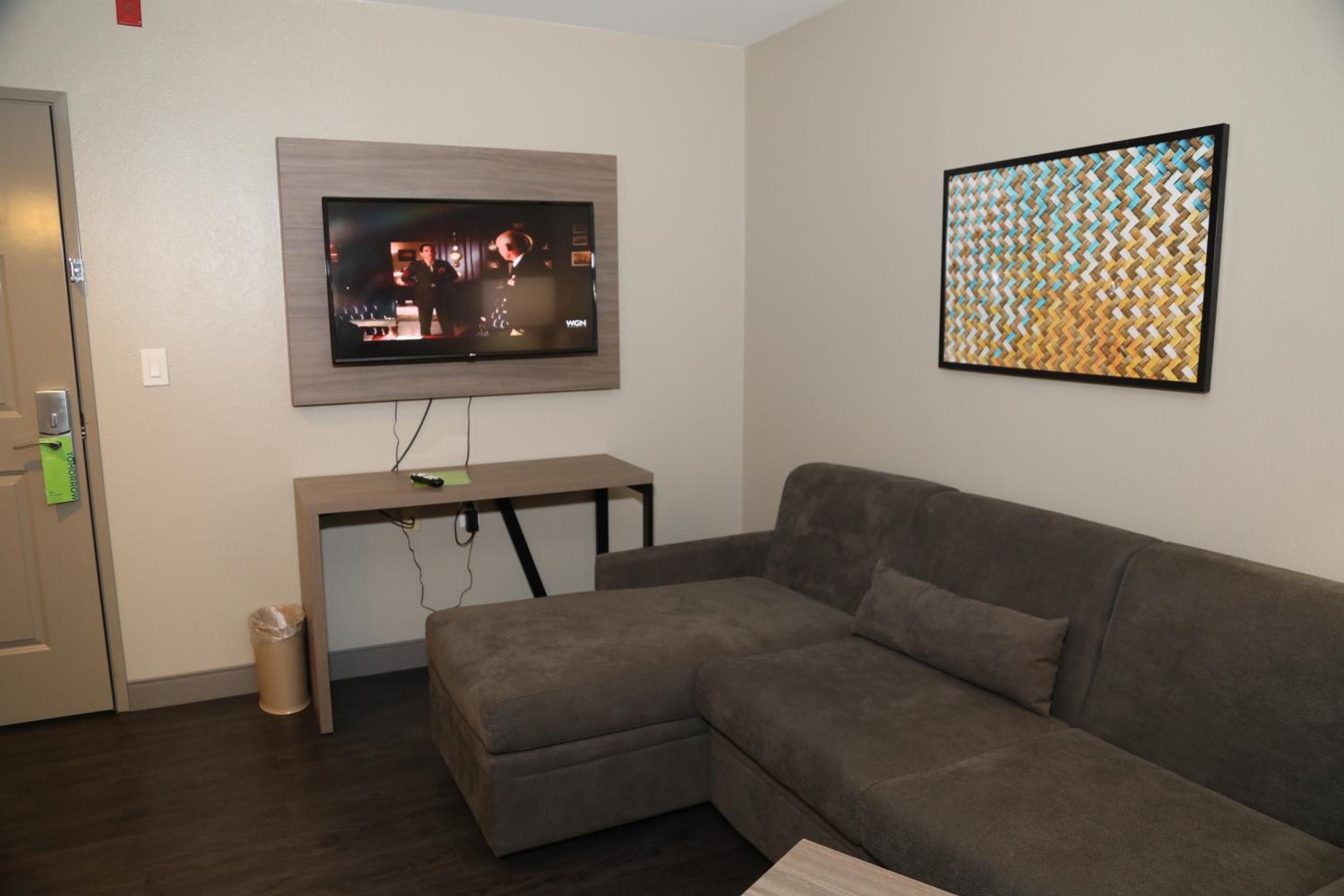 1 King Bed, Mobility Accessible One-Bedroom Suite, Non-Smoking - Photo 1