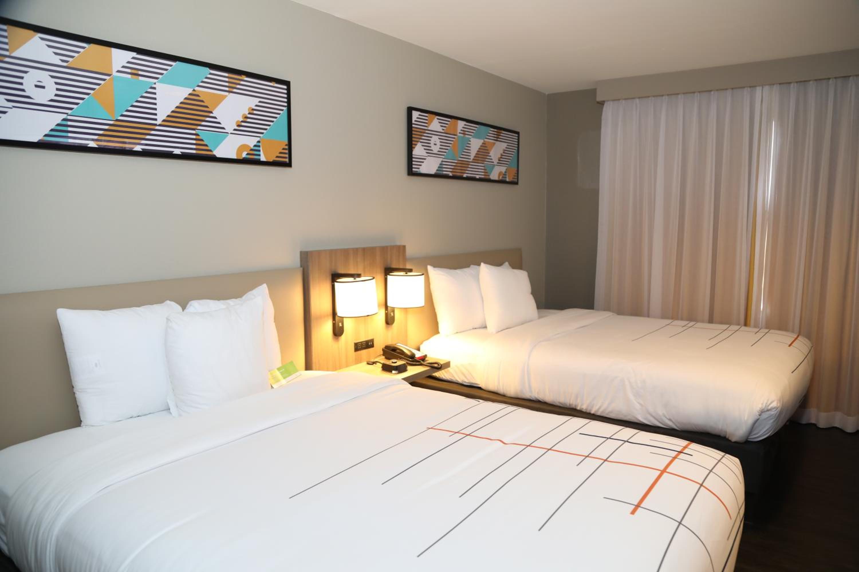 Deluxe Double Room with Two Double Beds - Non-Smoking - Photo 3