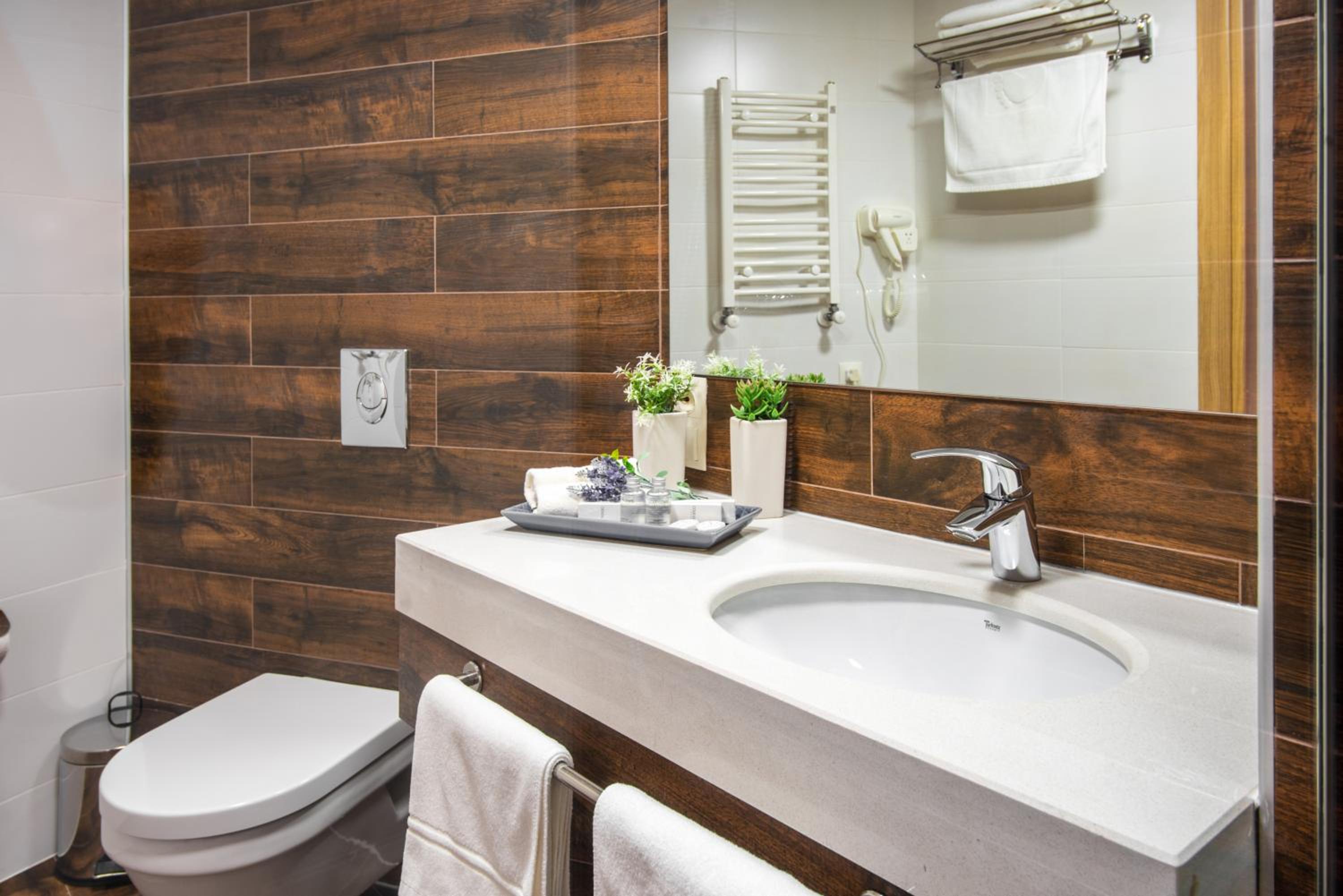 Standard Twin Room - Photo 1
