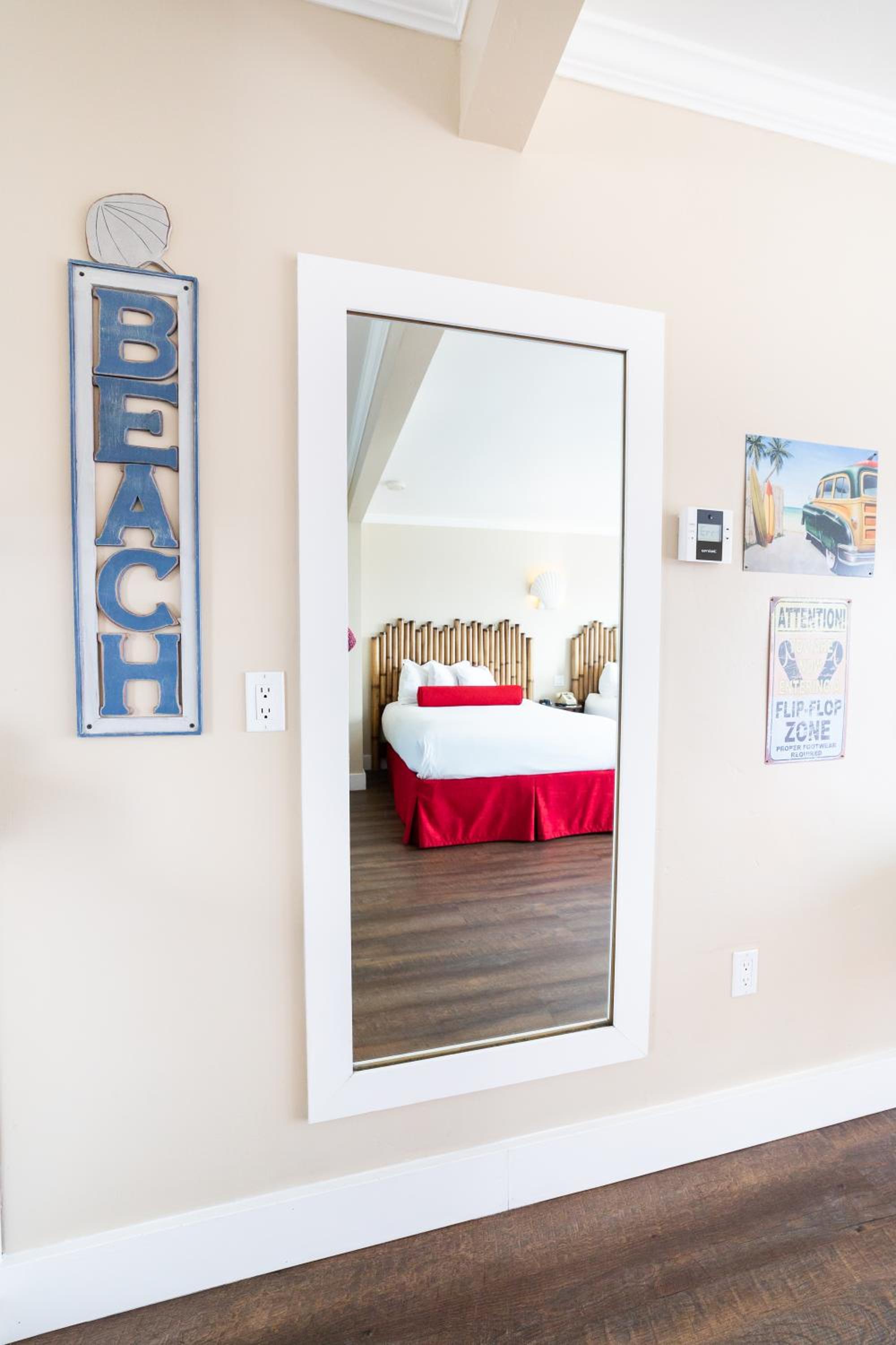 Queen Room with Balcony and kitchen photo 1