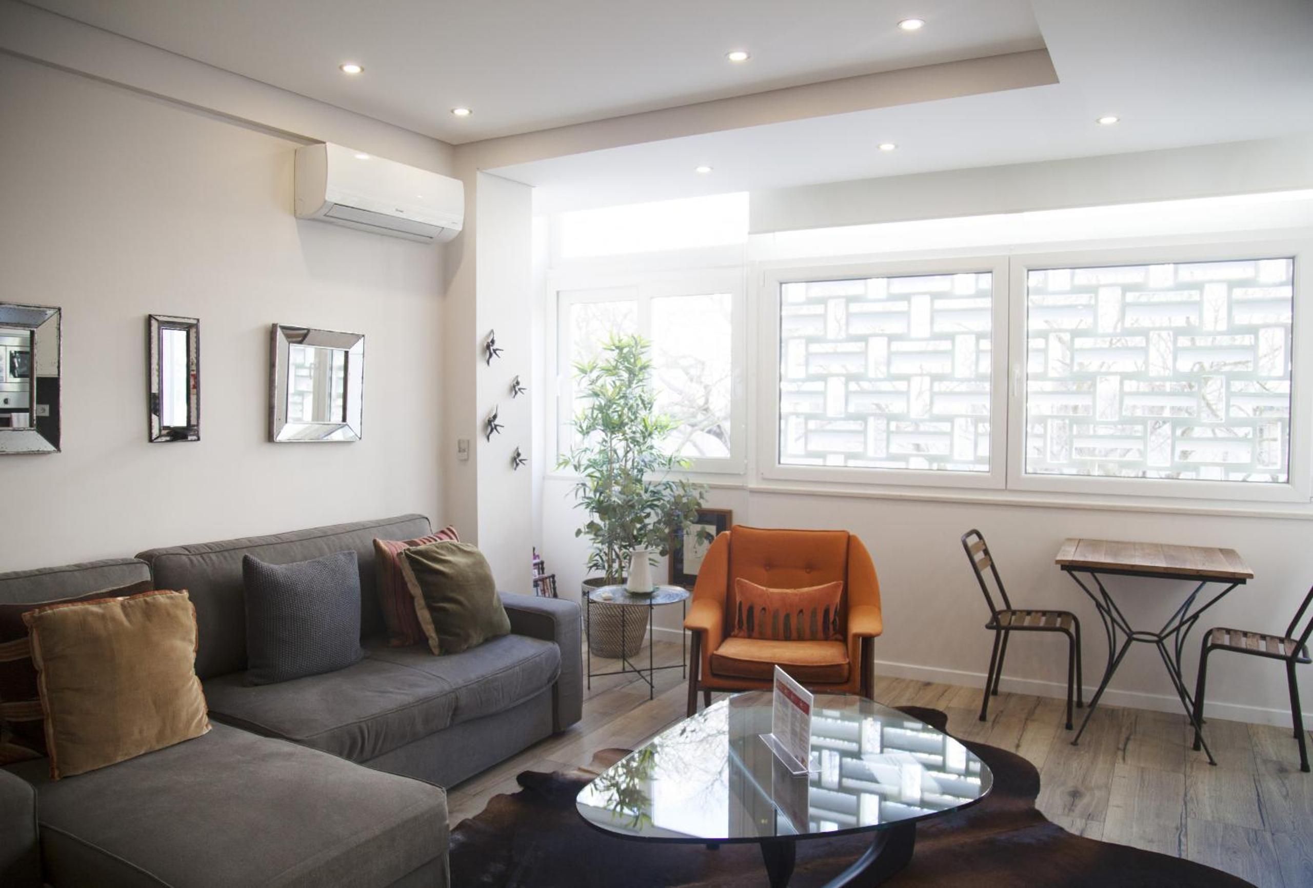 One-Bedroom Apartment - Photo 2