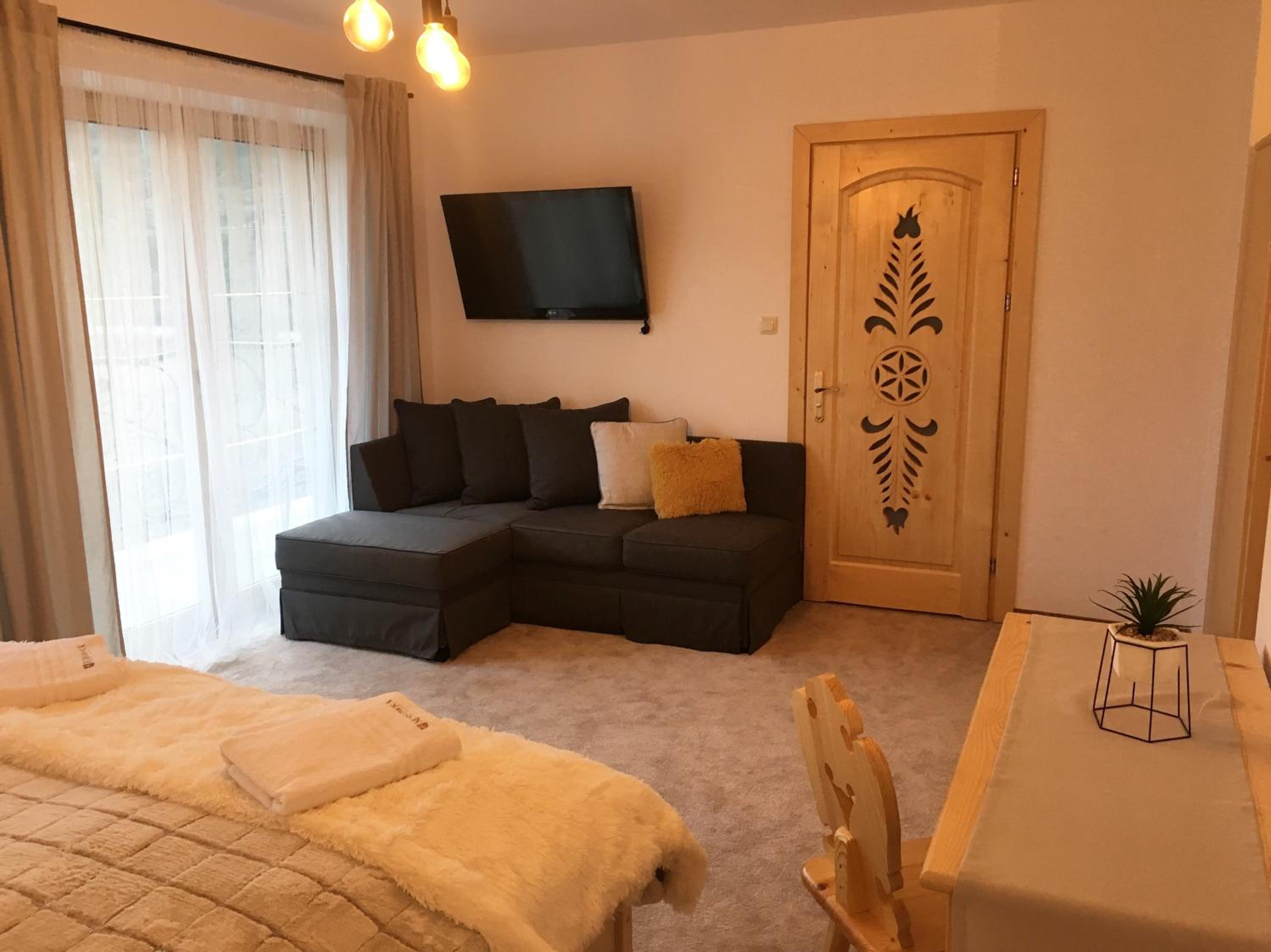 Deluxe Suite with Spa Bath - Photo 3