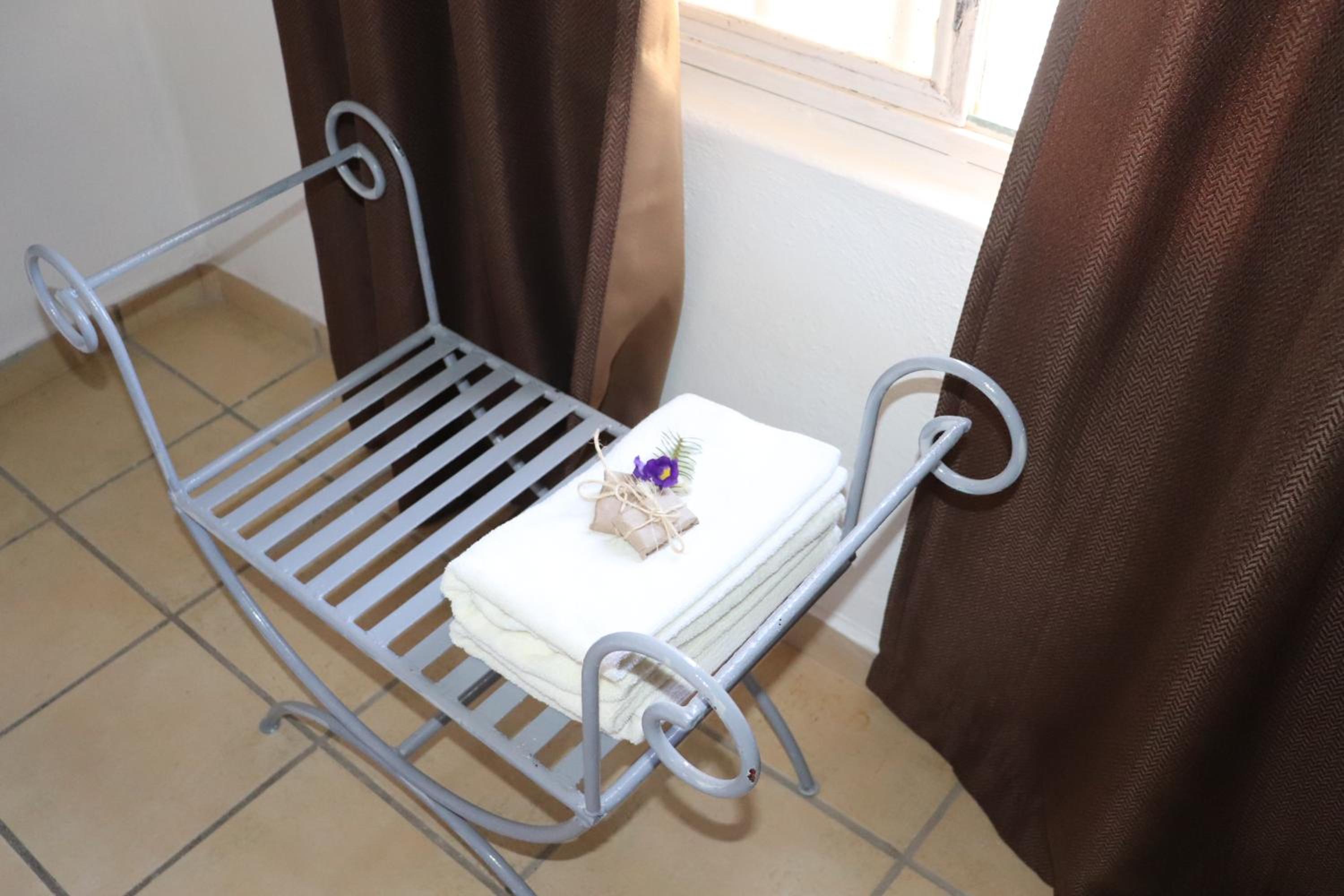 Double Room - Photo 6