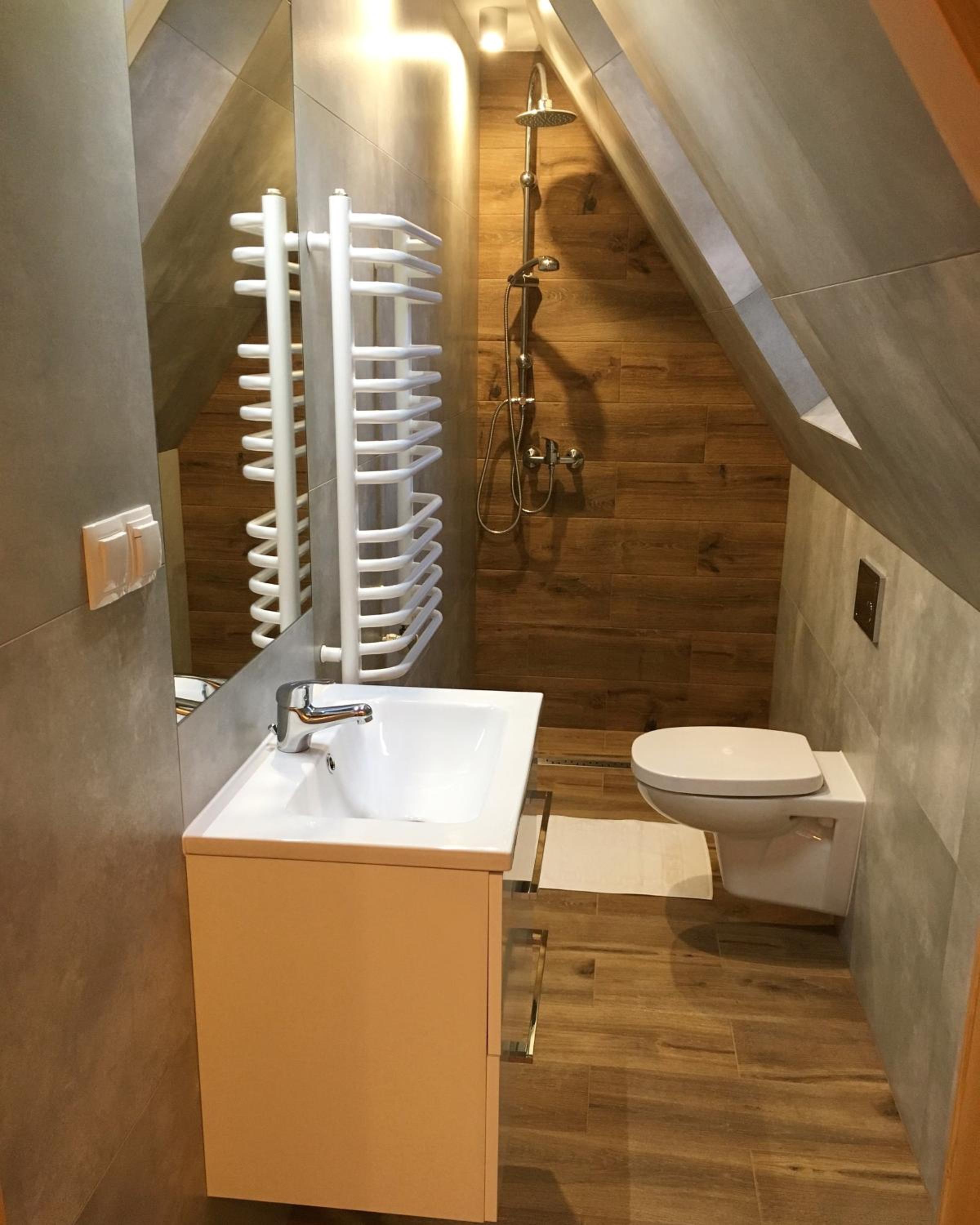 Family Room with Private Bathroom - Photo 4
