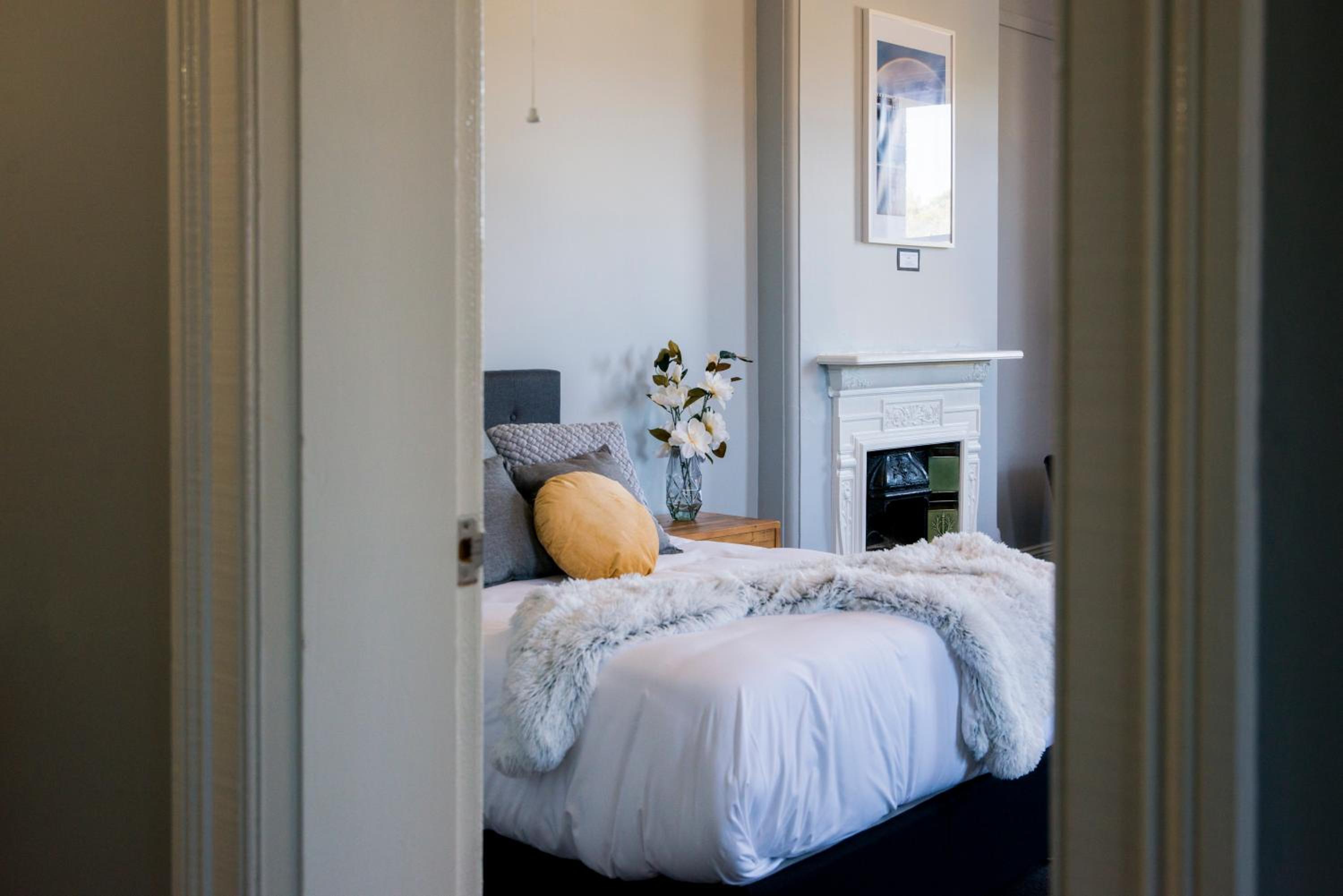 Family Room with Shared Bathroom photo 3
