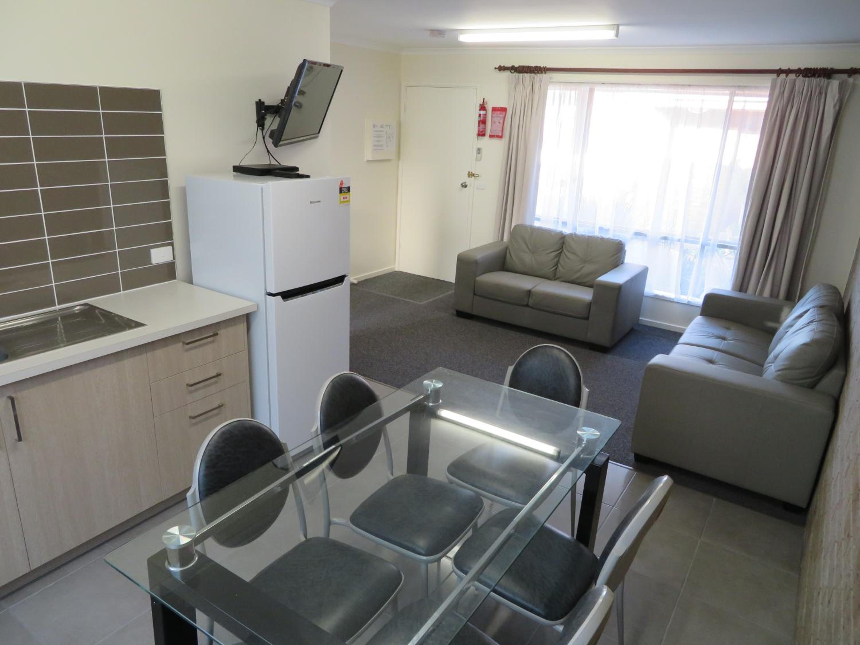 Superior Two Bedroom Family Unit – sleeps 6 photo 2