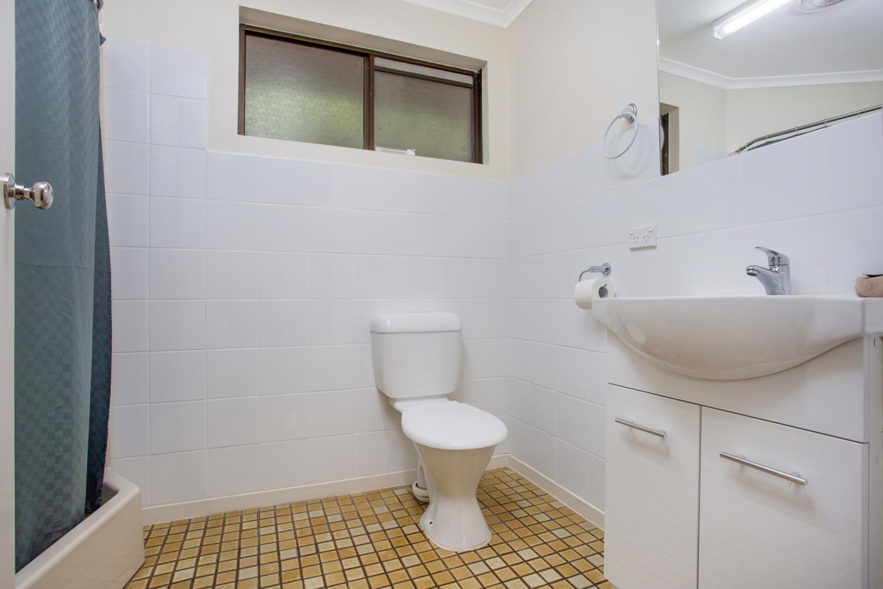 Superior Two Bedroom Family Unit – sleeps 8 photo 3