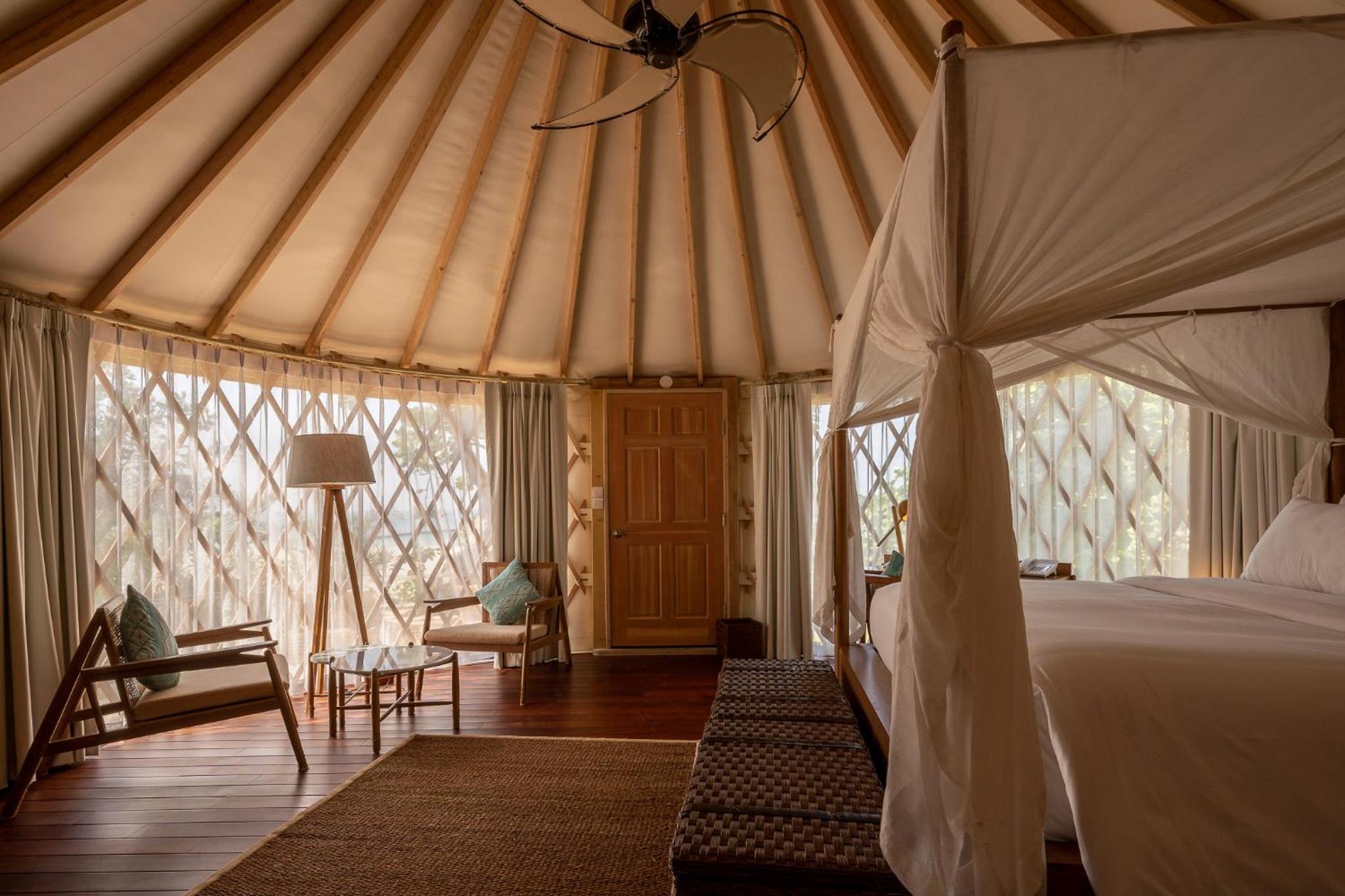 Deluxe Double Room with Side Sea View