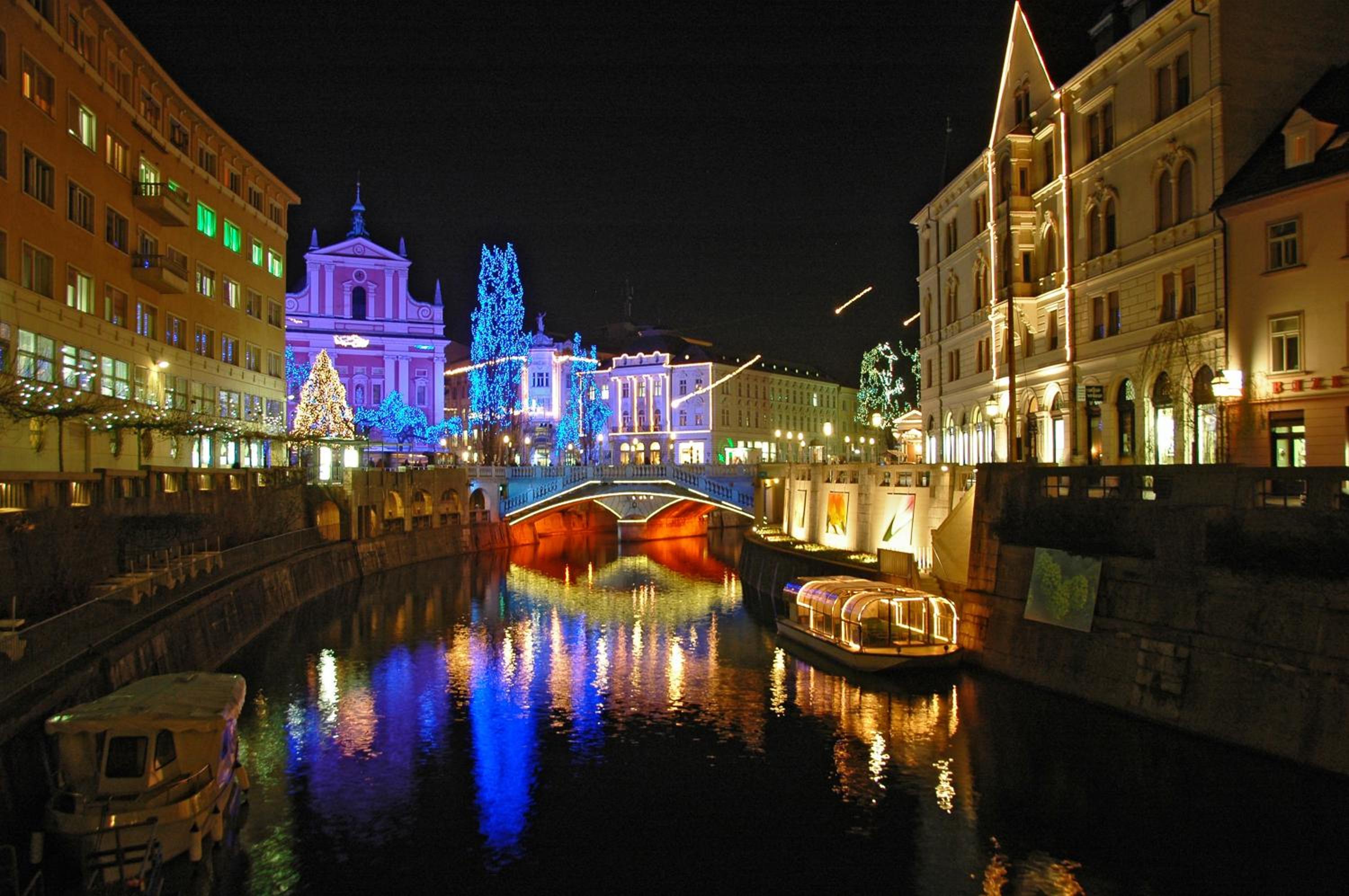 Special Offer - Comfort Twin Room with Exclusive New Year's Eve Party and Buffet Dinner - Photo 4
