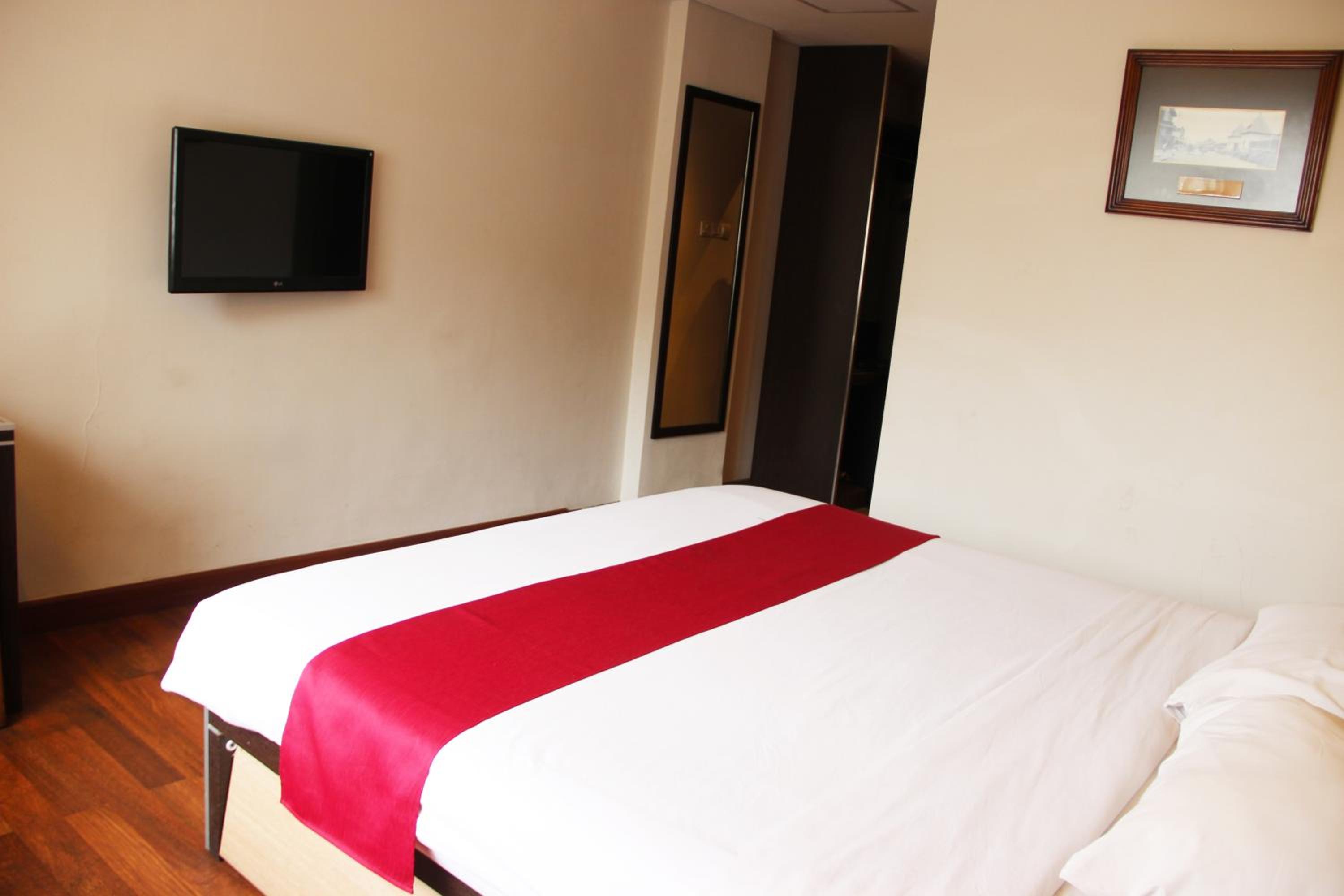 Executive Double Room Only - Photo 12