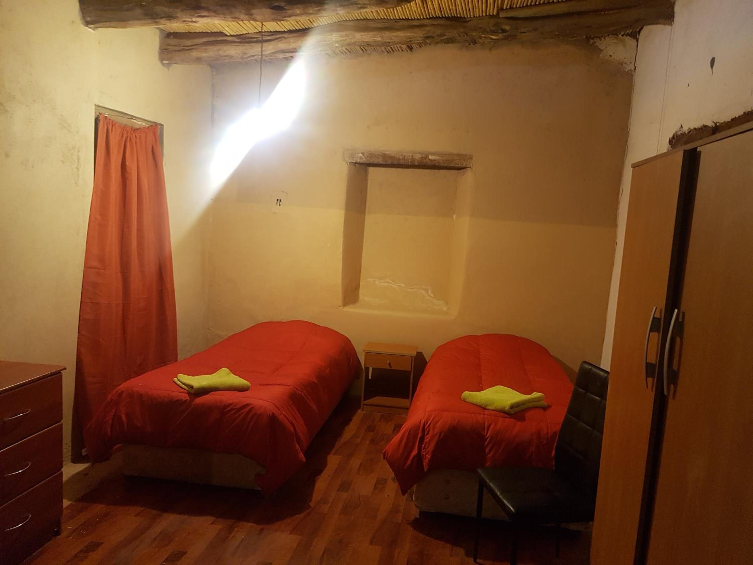 Twin Room with Private Bathroom photo 2