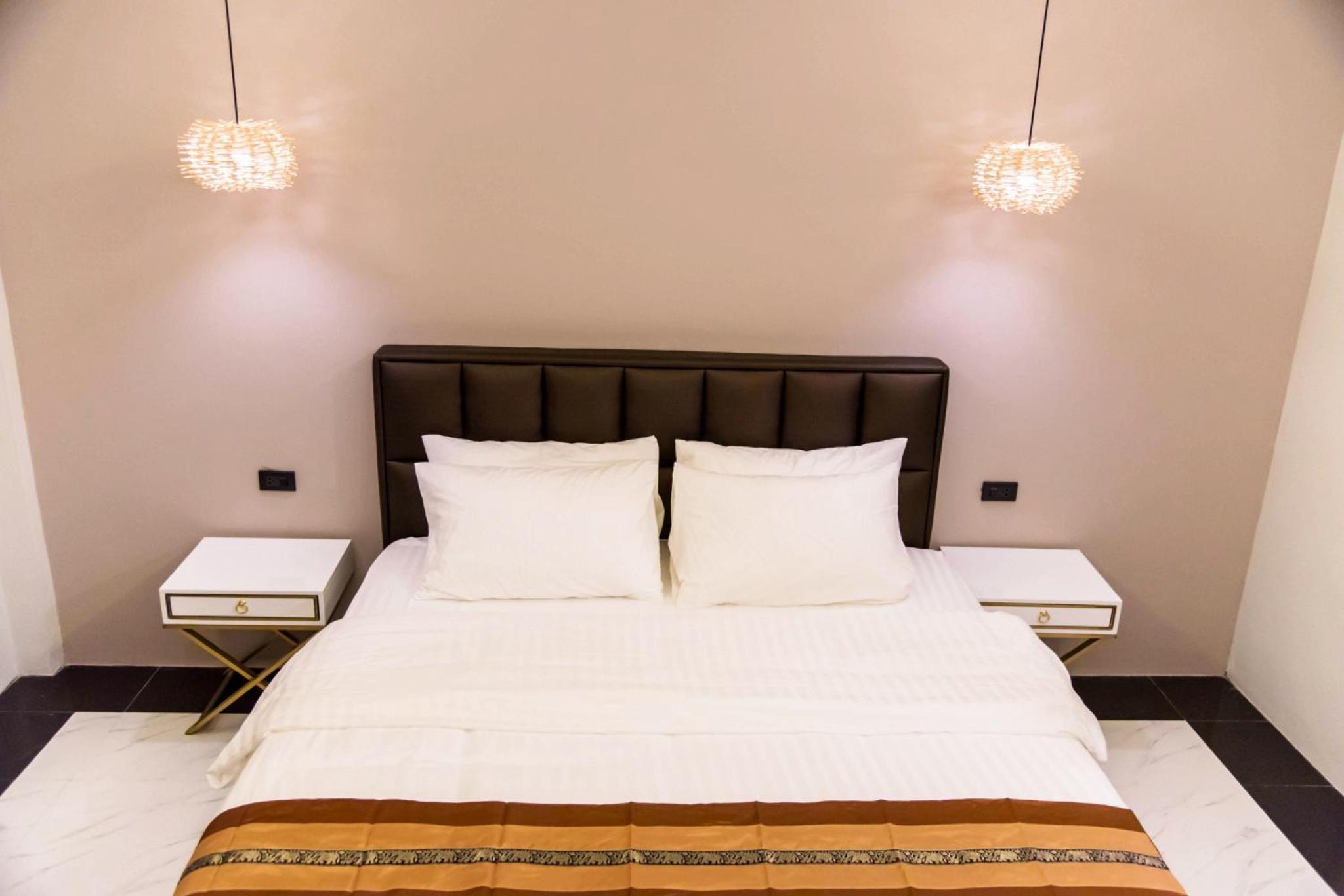 Deluxe King Room - Photo 4