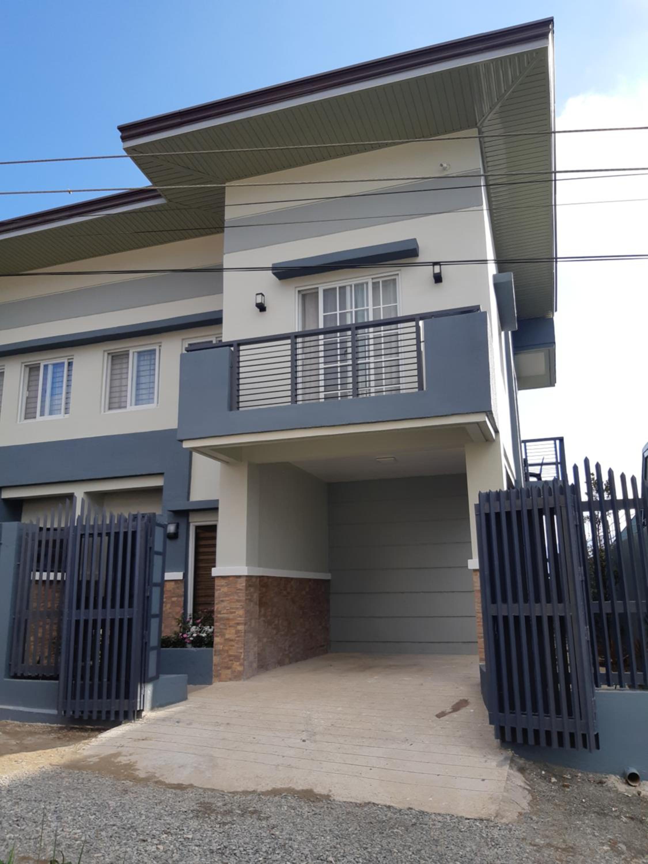 Three-Bedroom House photo 2