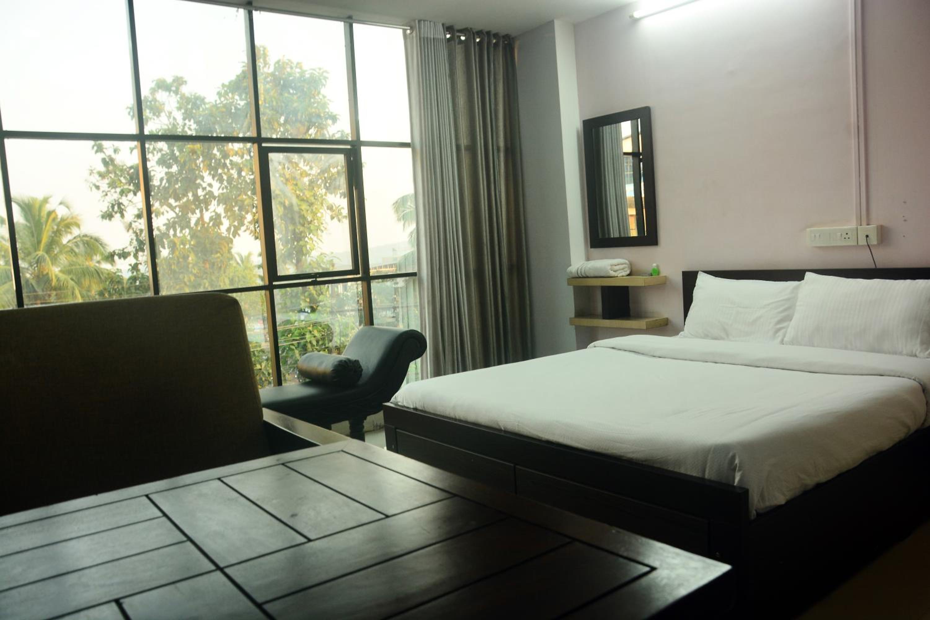 Large Double Room photo 3