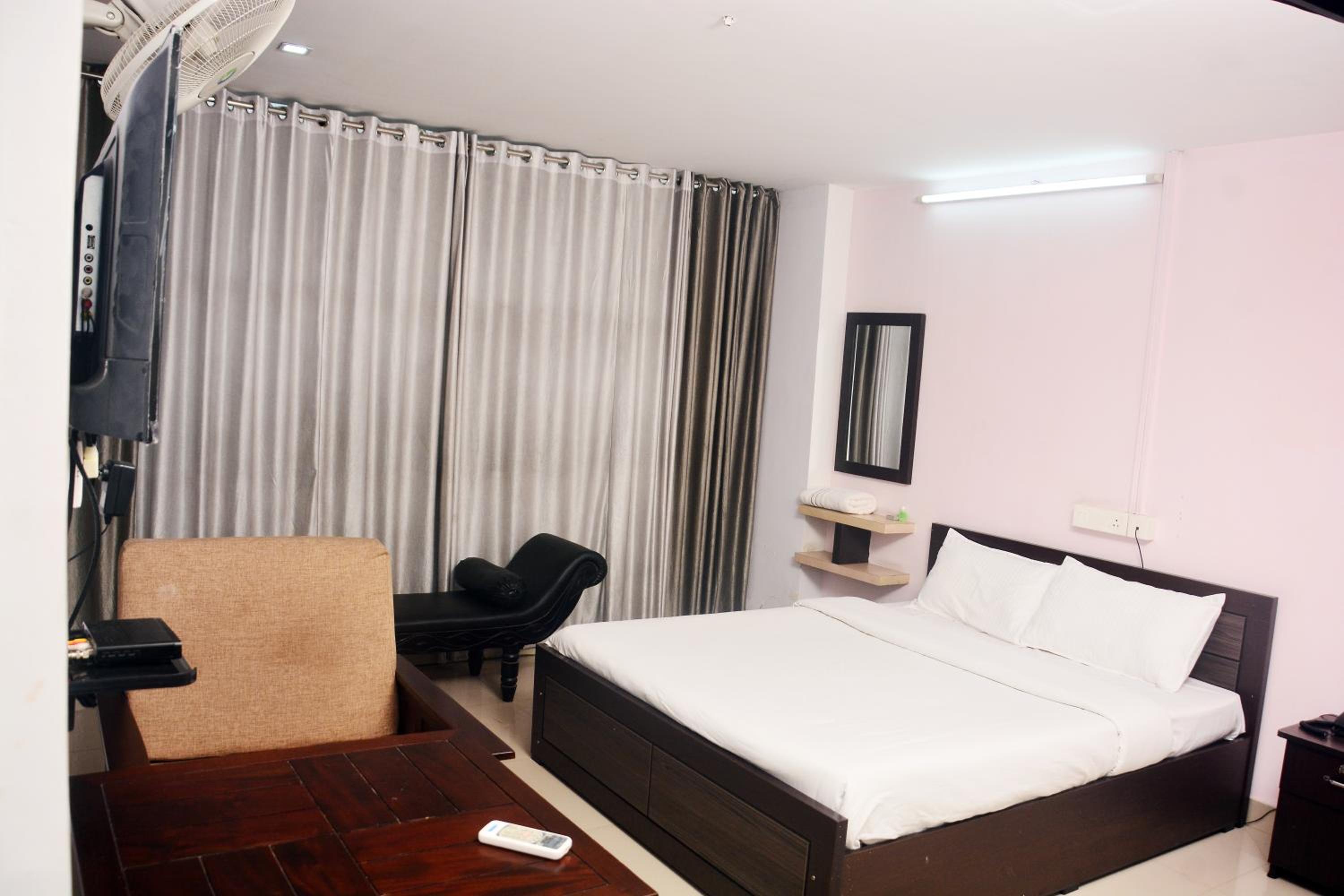 Large Double Room photo 1