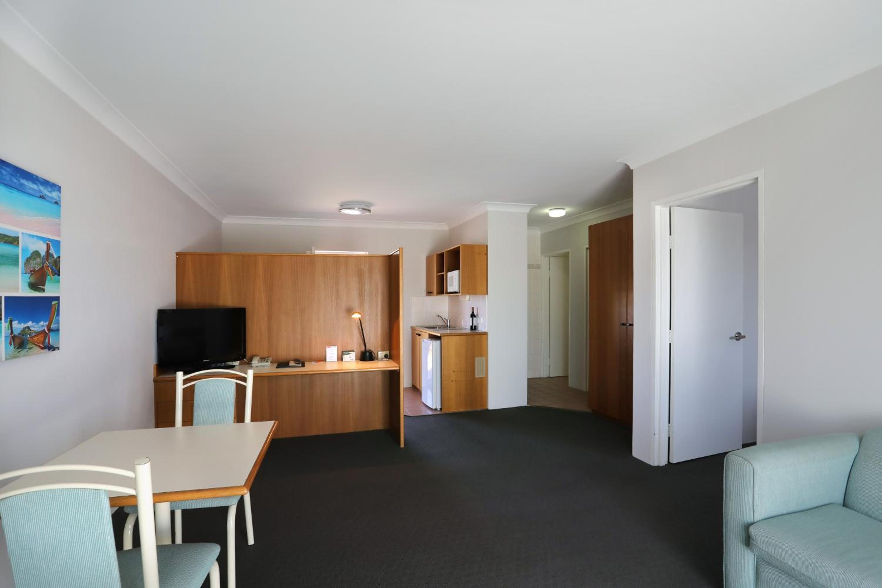 King Suite - Non Smoking - Photo 1