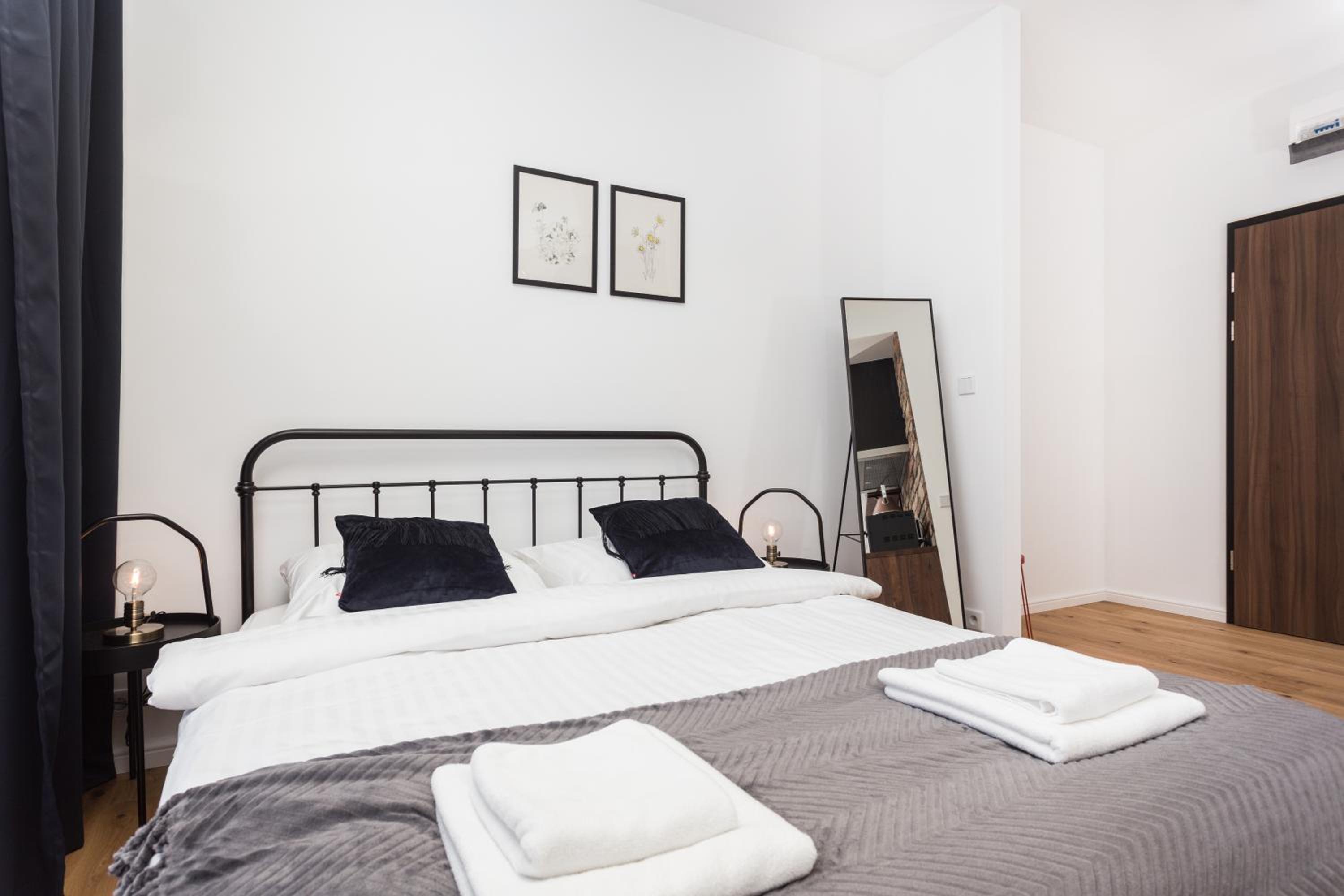 One-Bedroom Apartment - Photo 12