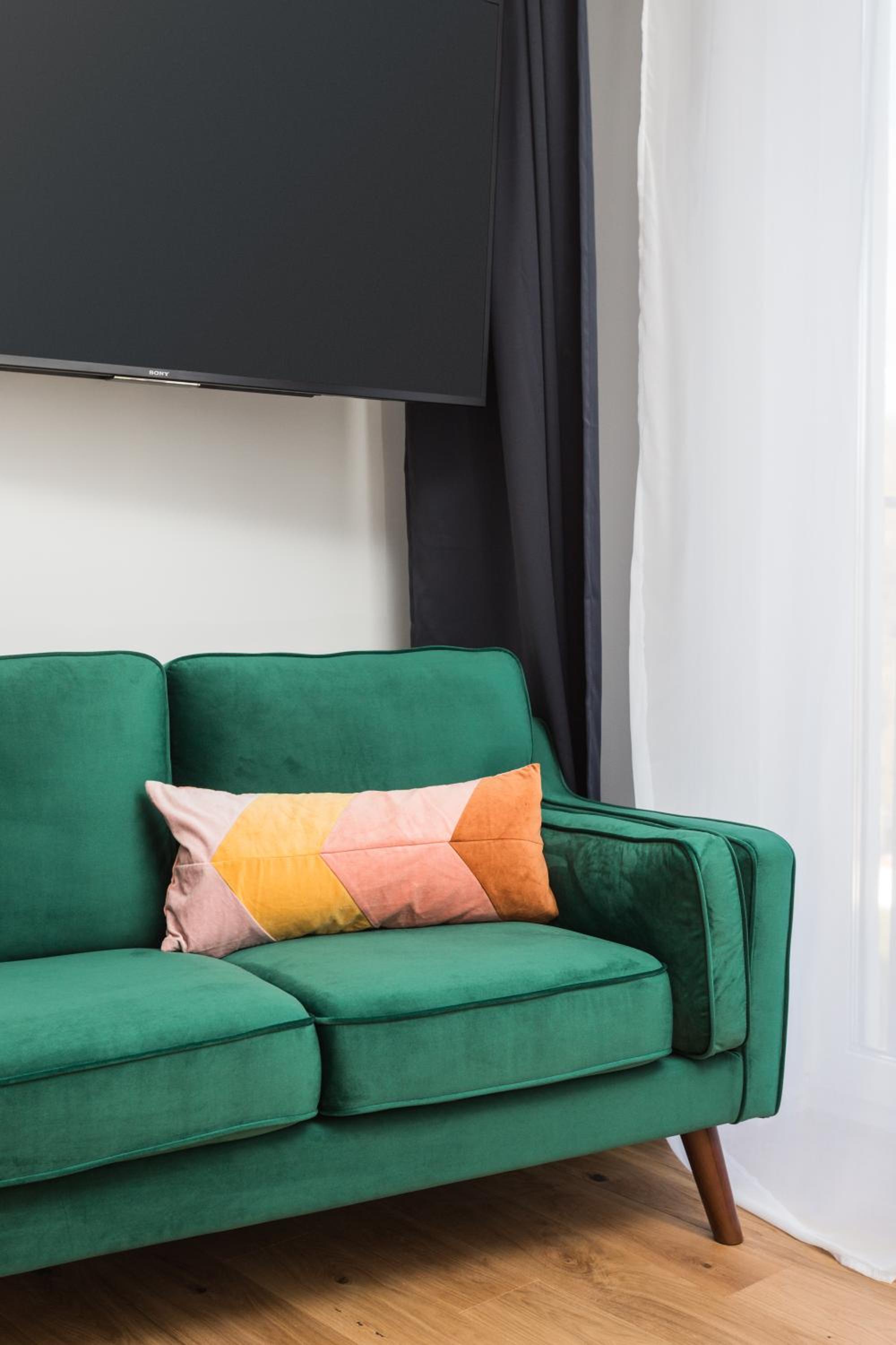 One-Bedroom Apartment - Photo 15