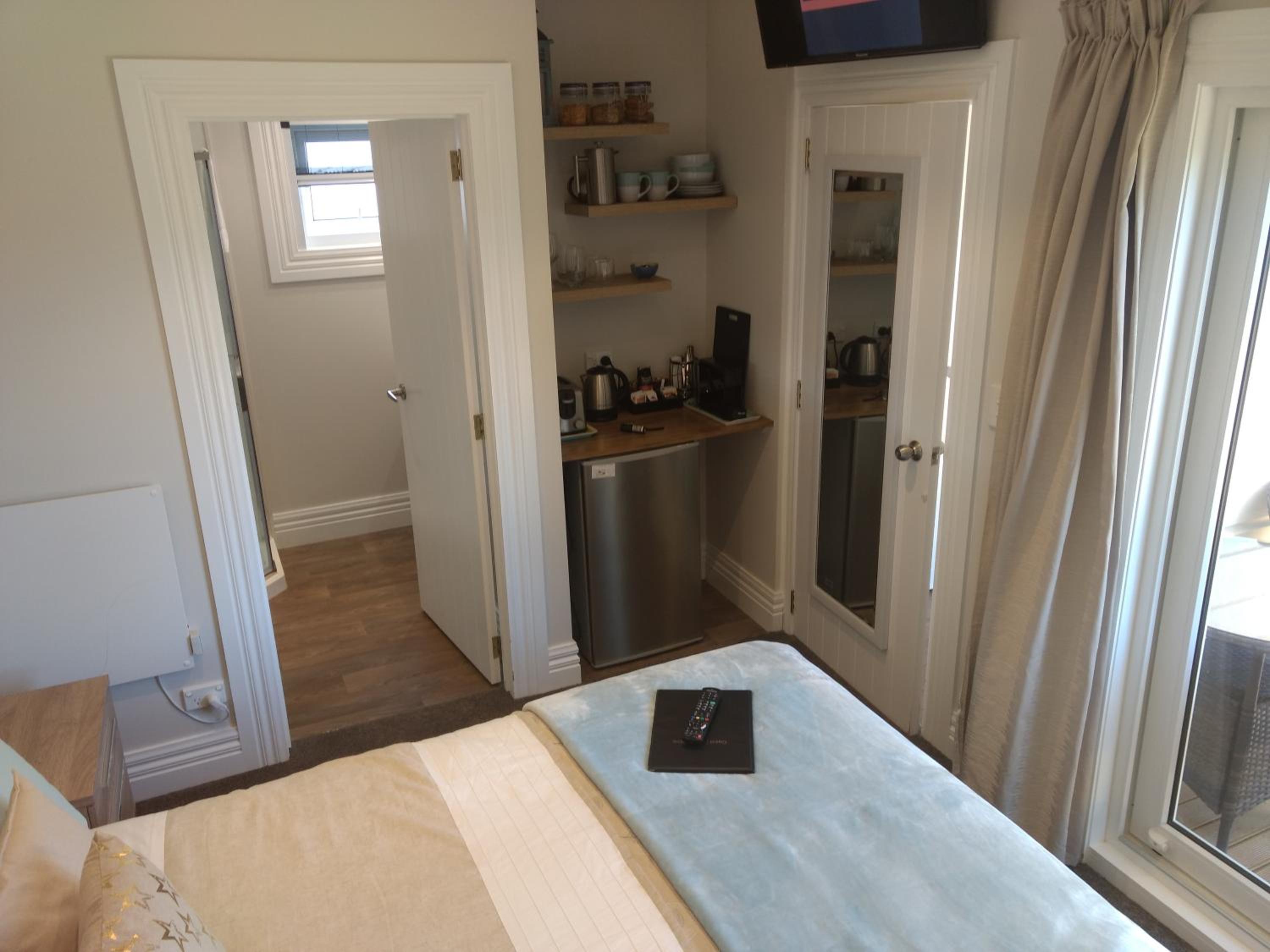 Ensuite Queen With Mountain View (Spa Access)