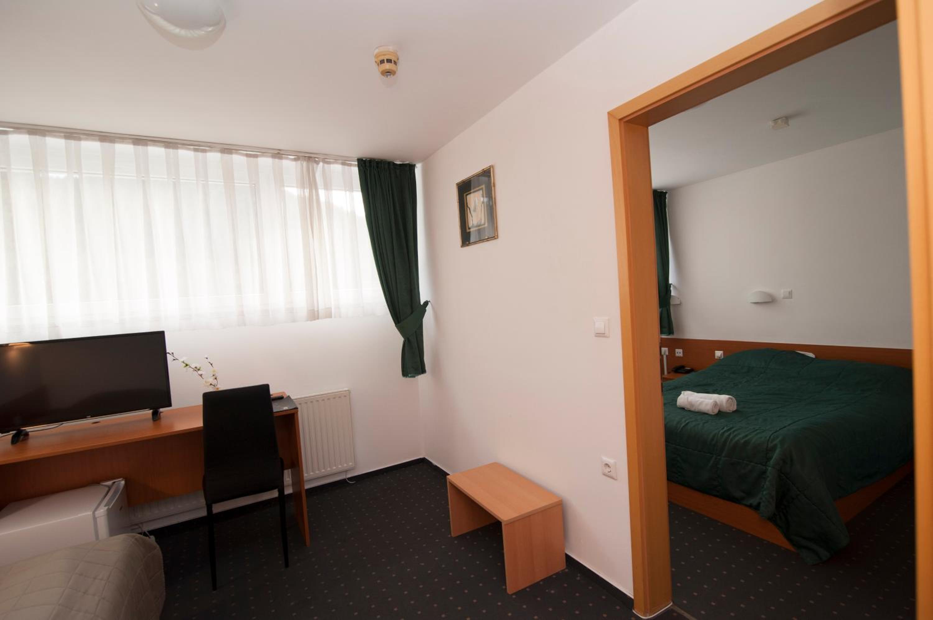 Double or Twin Room - Photo 11