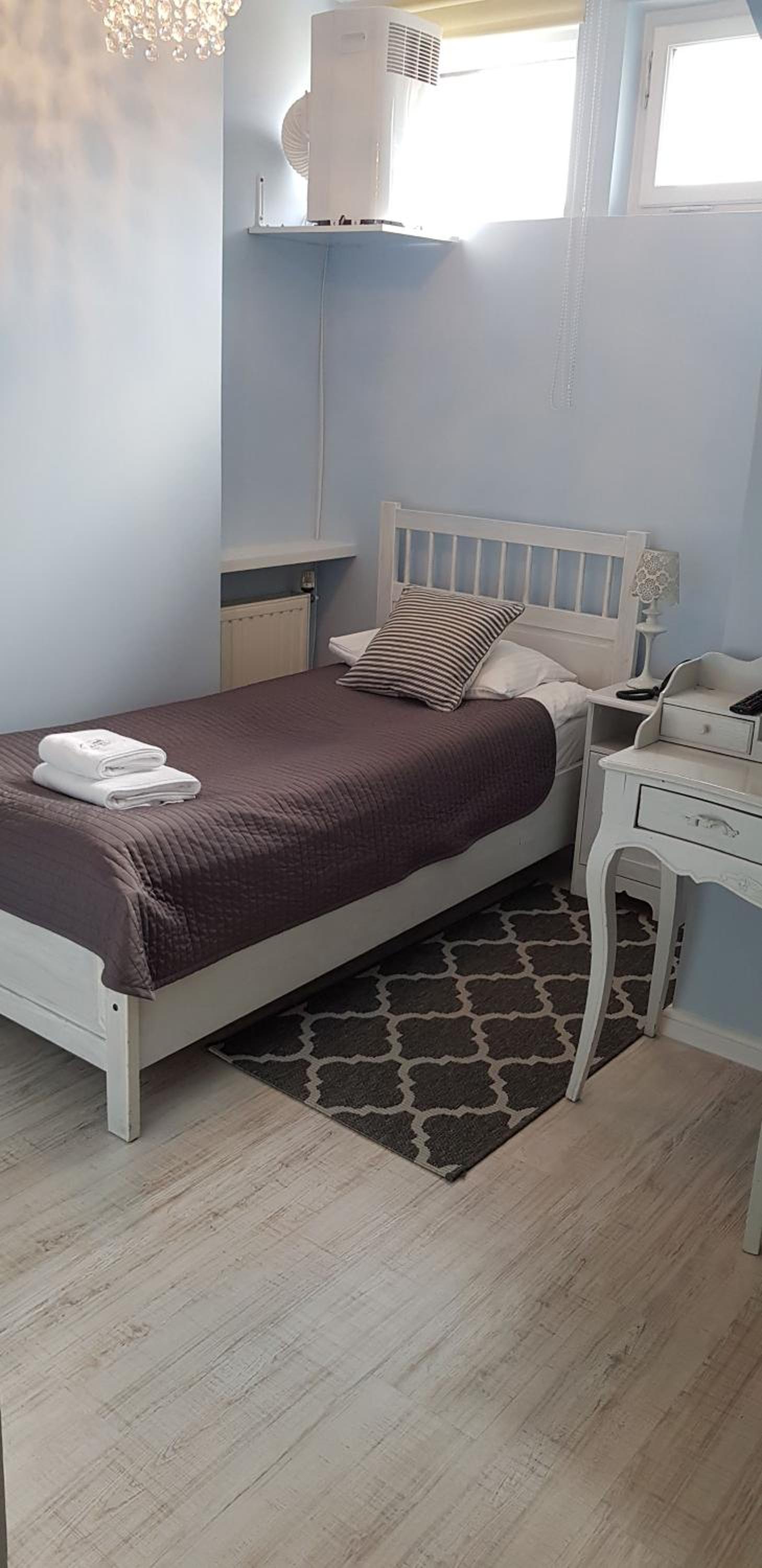 Small Single Room photo 3