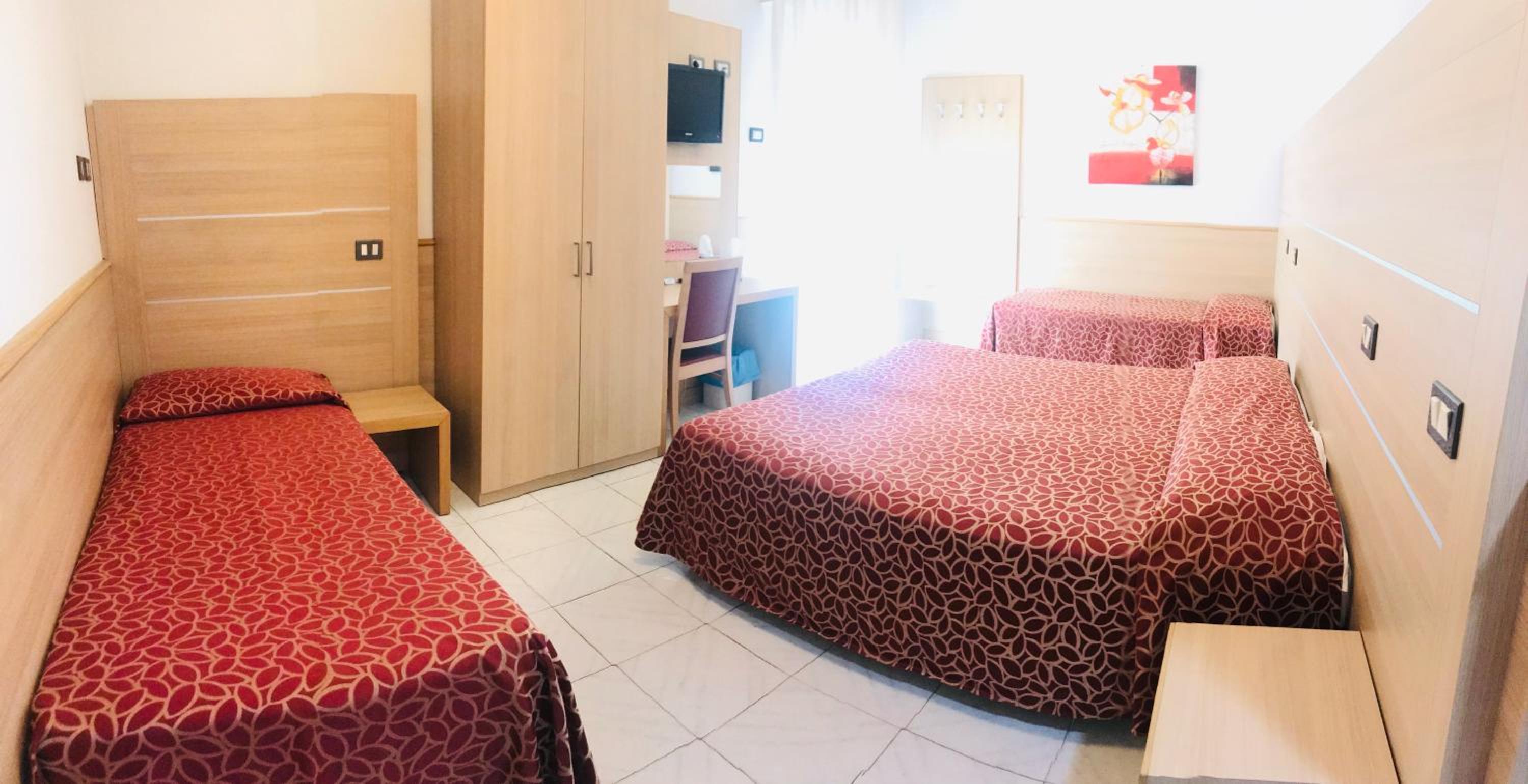 Quadruple Room - Photo 1