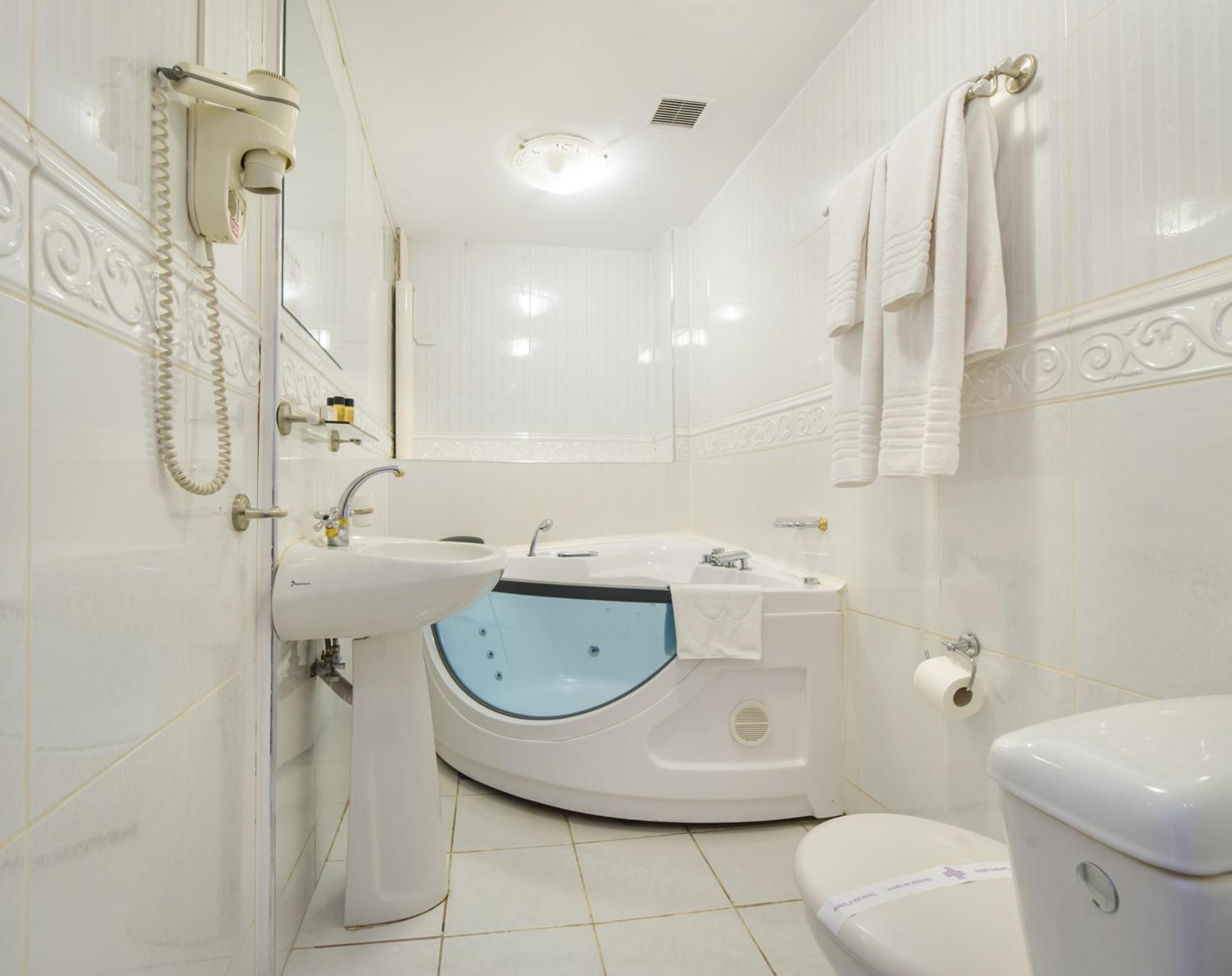 Deluxe Junior Suite - Photo 3
