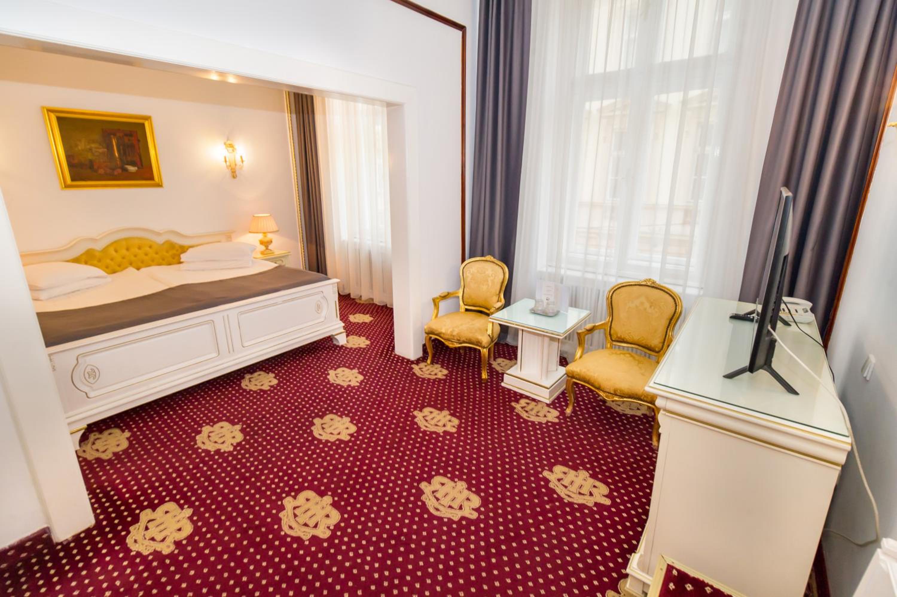 Deluxe Junior Suite - Photo 5