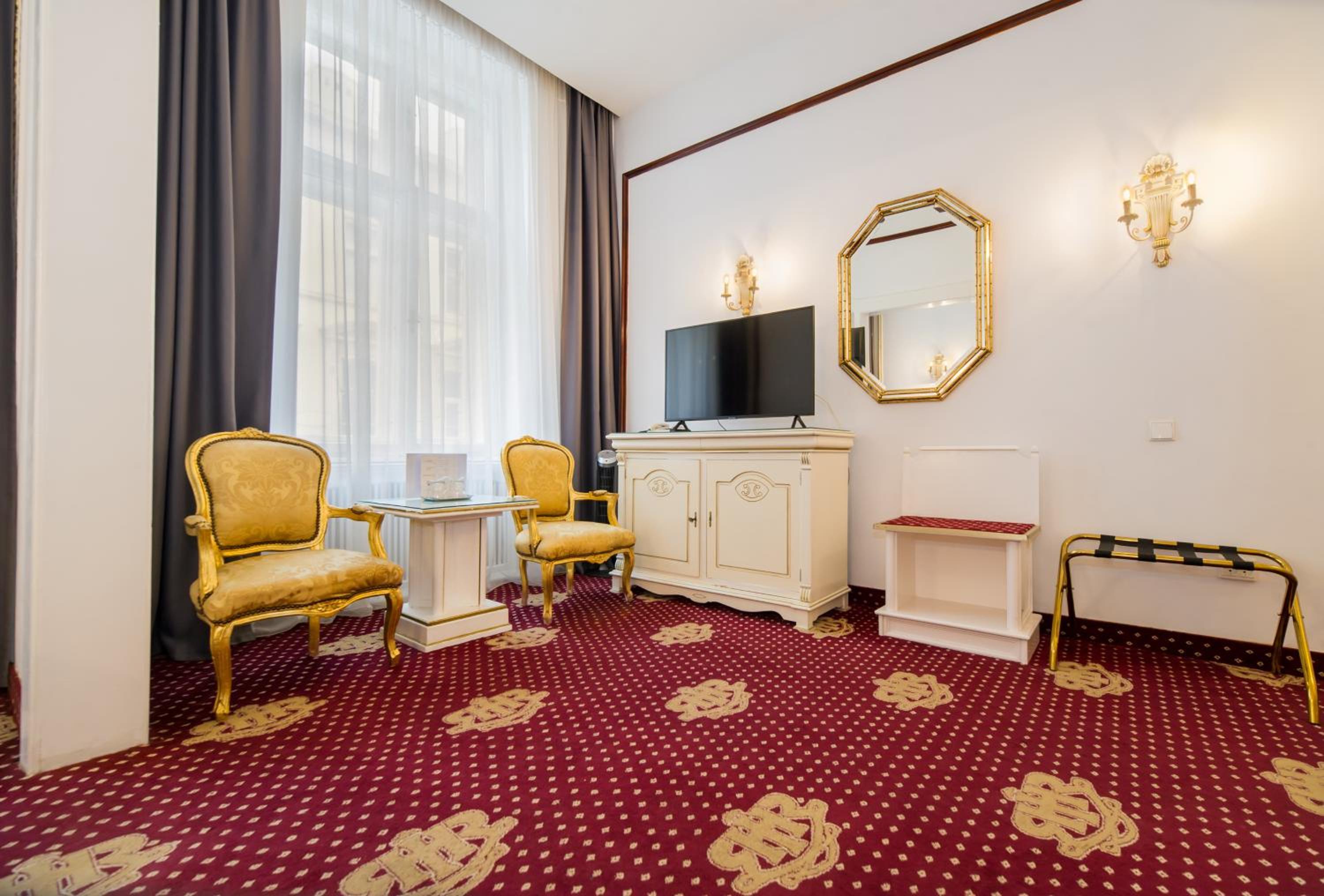Deluxe Junior Suite - Photo 2