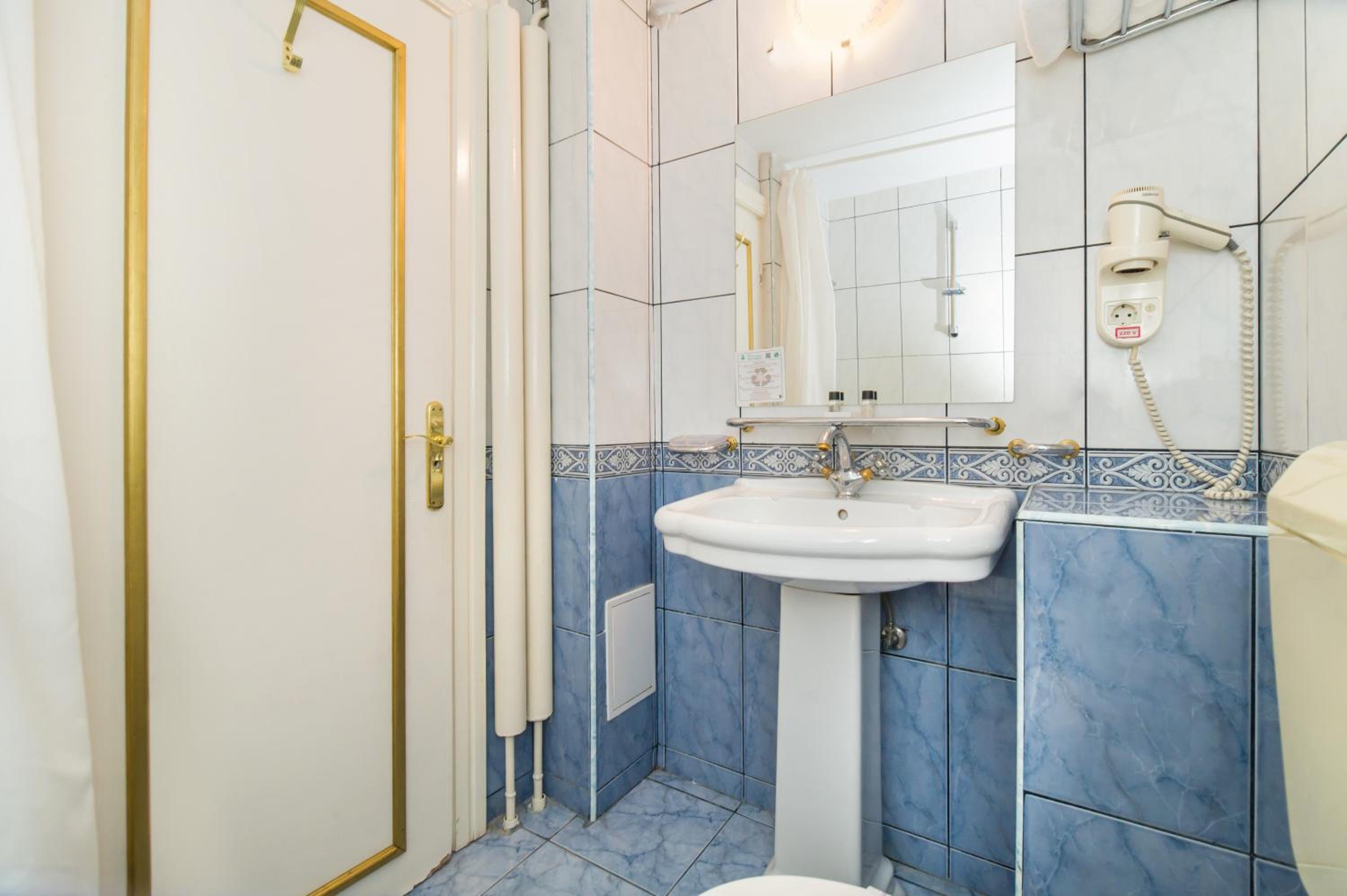 Queen Room - Photo 3