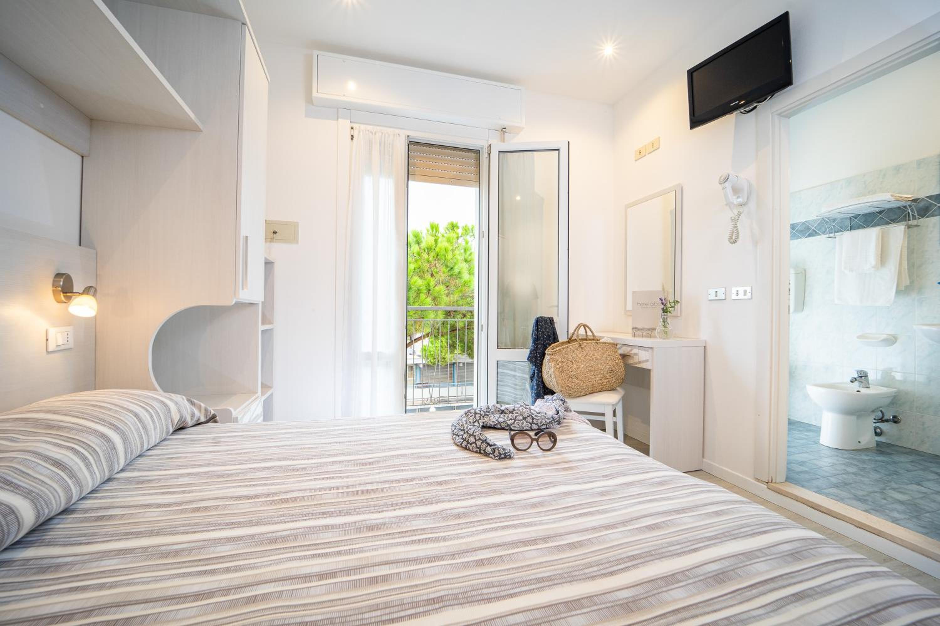 Standard Double or Twin Room photo 3