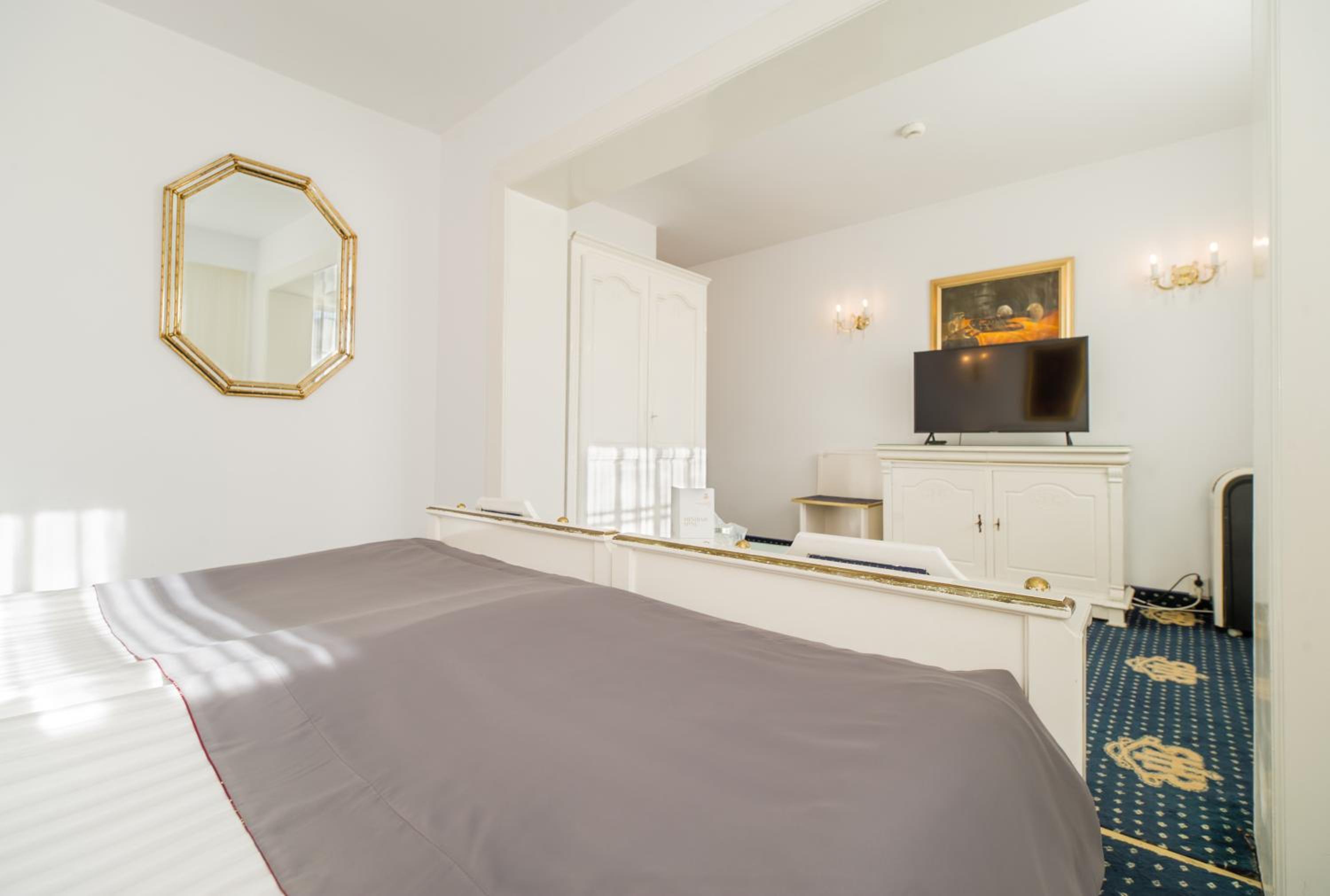 Superior Twin Room - Photo 4