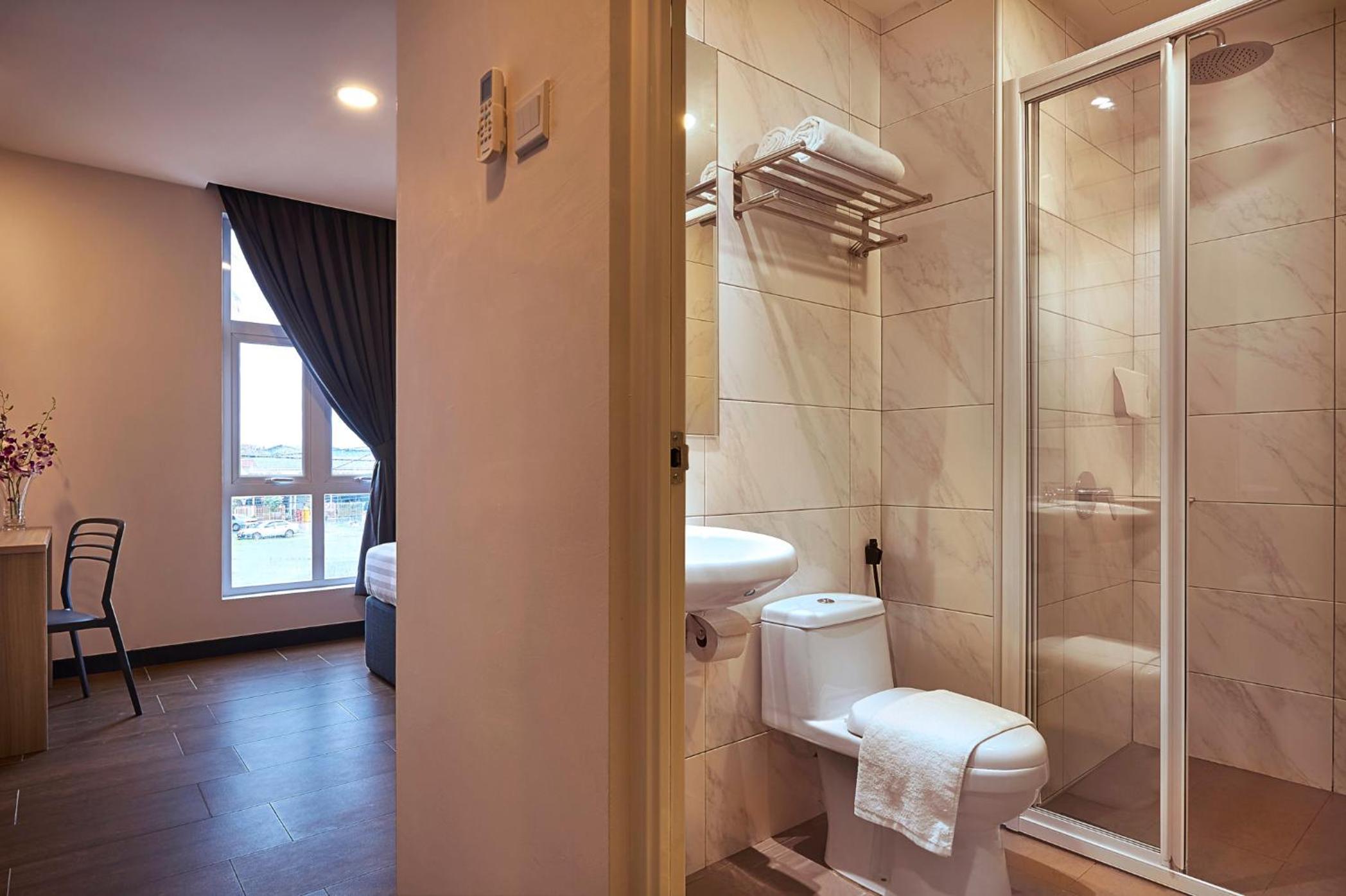 Premier Queen Room - Photo 17