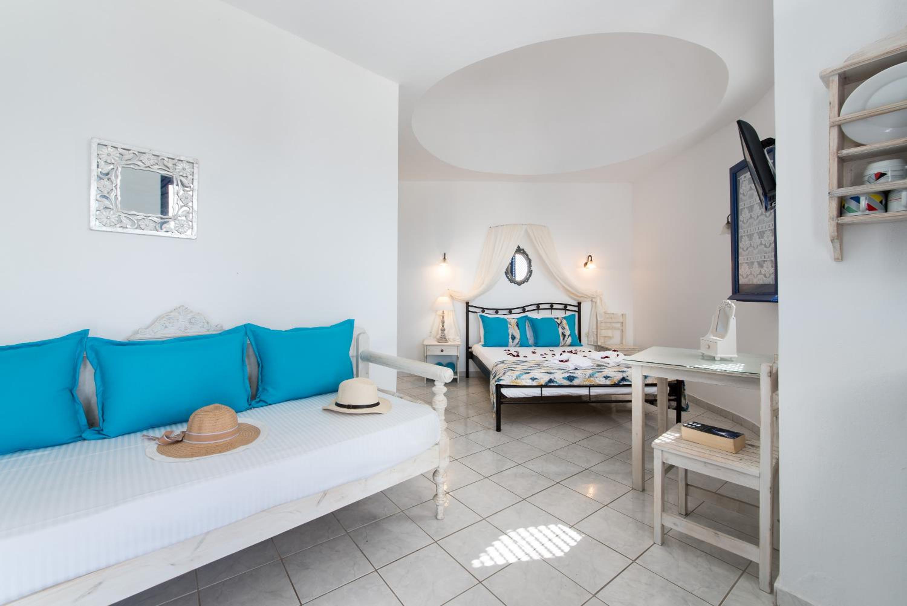 Deluxe Room with Sea View - Photo 5