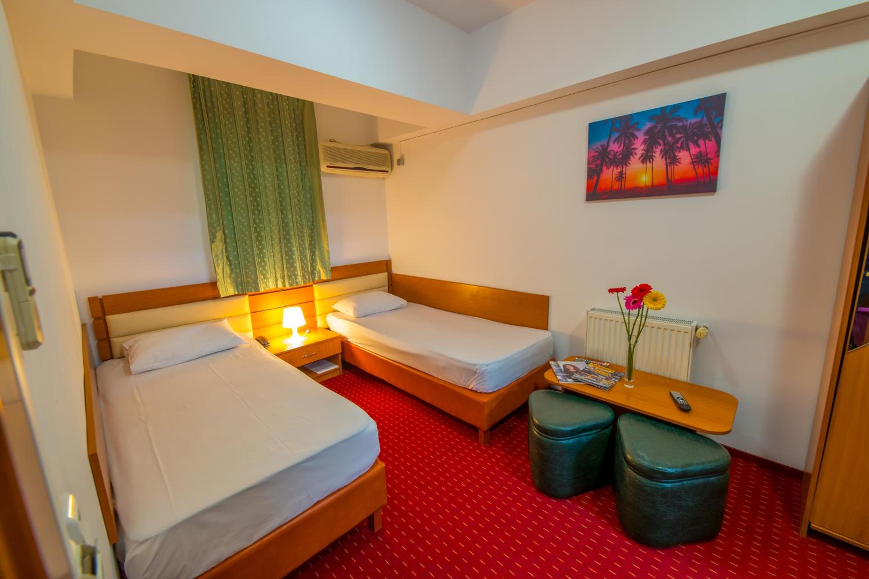Standard Twin Room - Photo 1