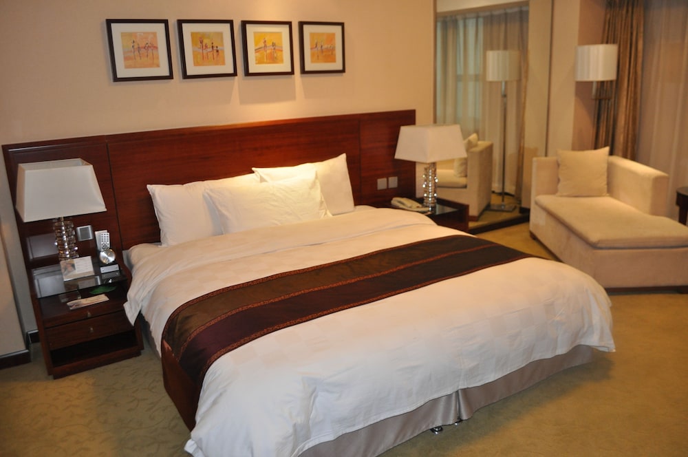 Executive Suite, 1 King Bed, Non Smoking photo 1