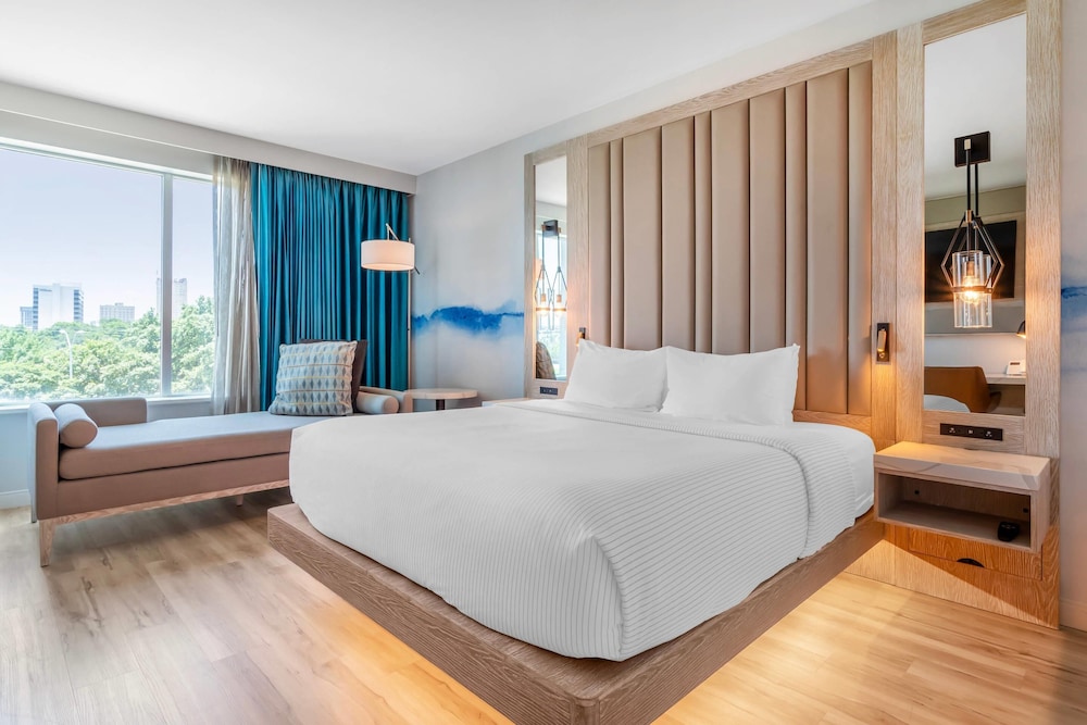 Standard Room, 1 King Bed with Sofa bed, Non Smoking photo 3