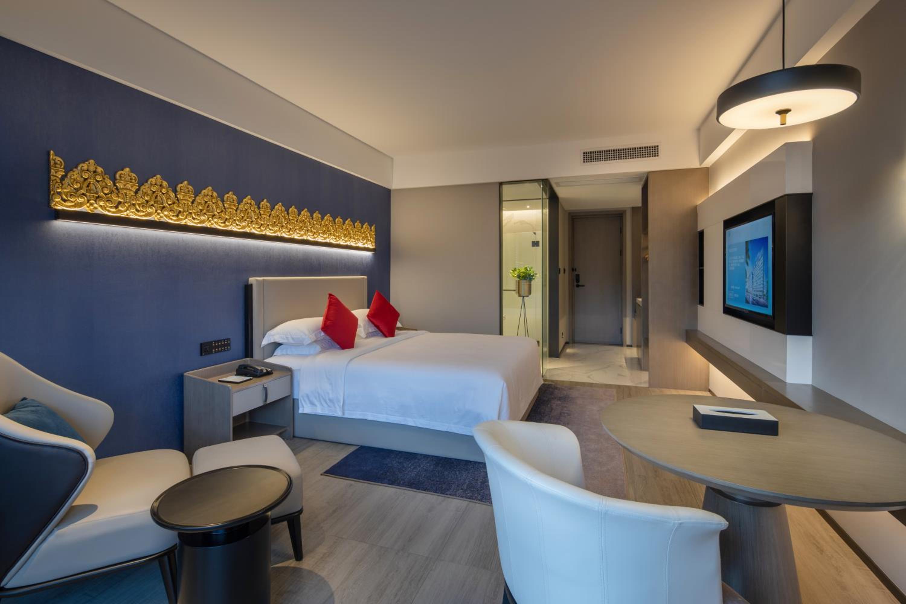 Deluxe King Room - Photo 1