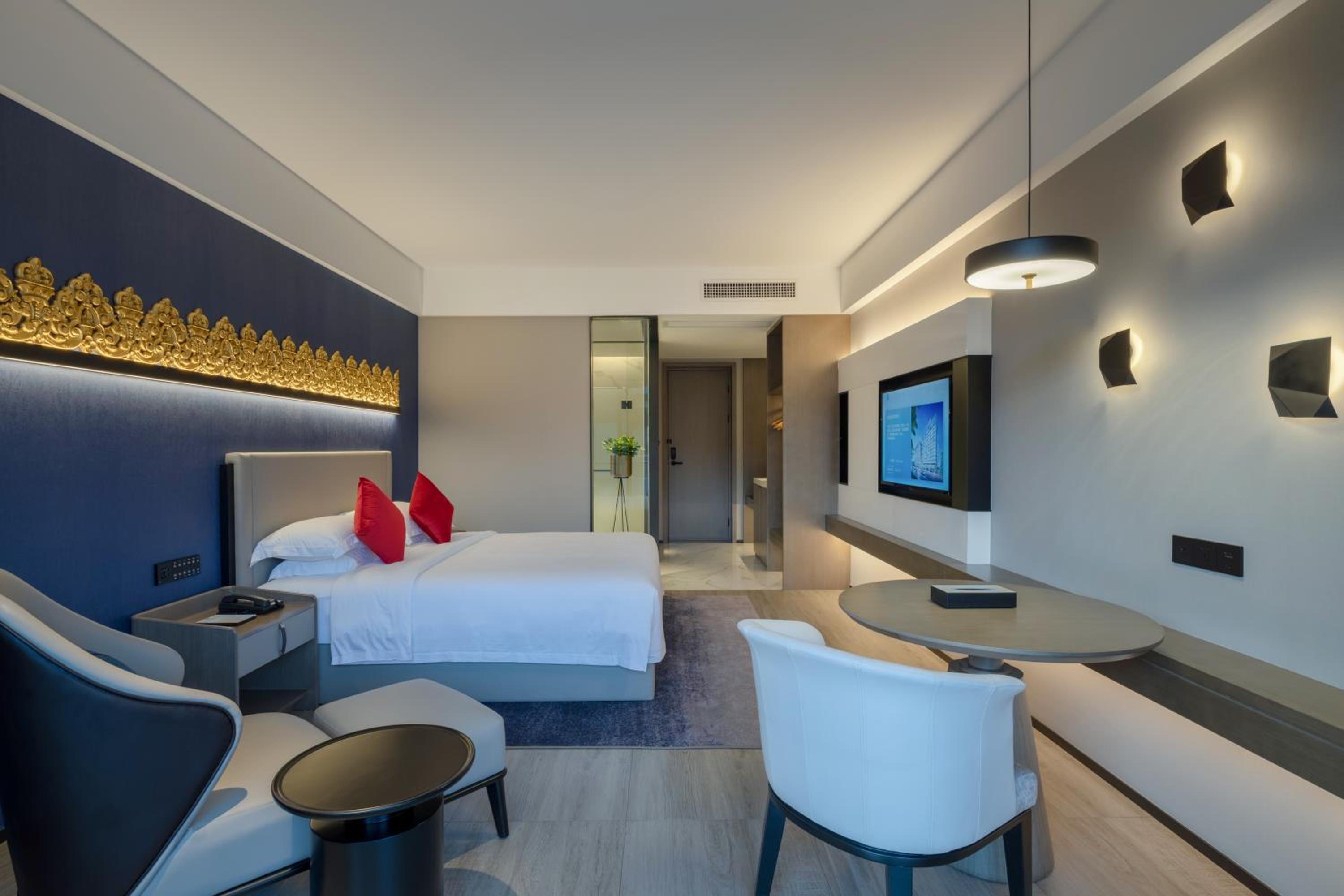 Deluxe King Room - Photo 3