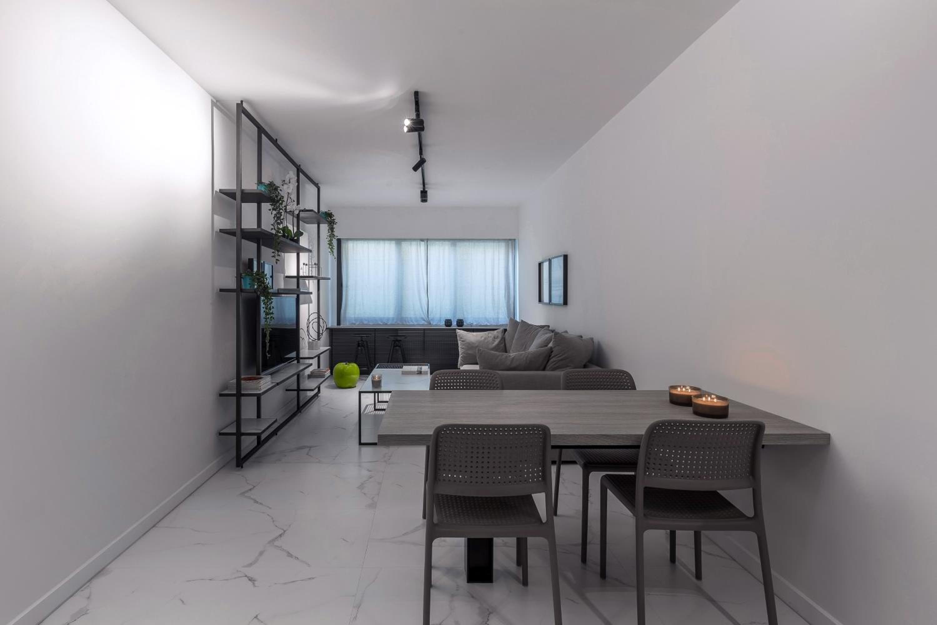 One-Bedroom Apartment photo 2