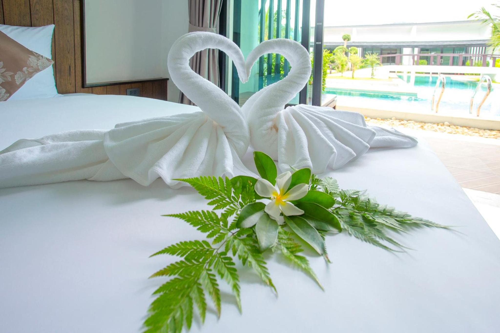 Deluxe Double or Twin Room with Pool Access - Photo 7