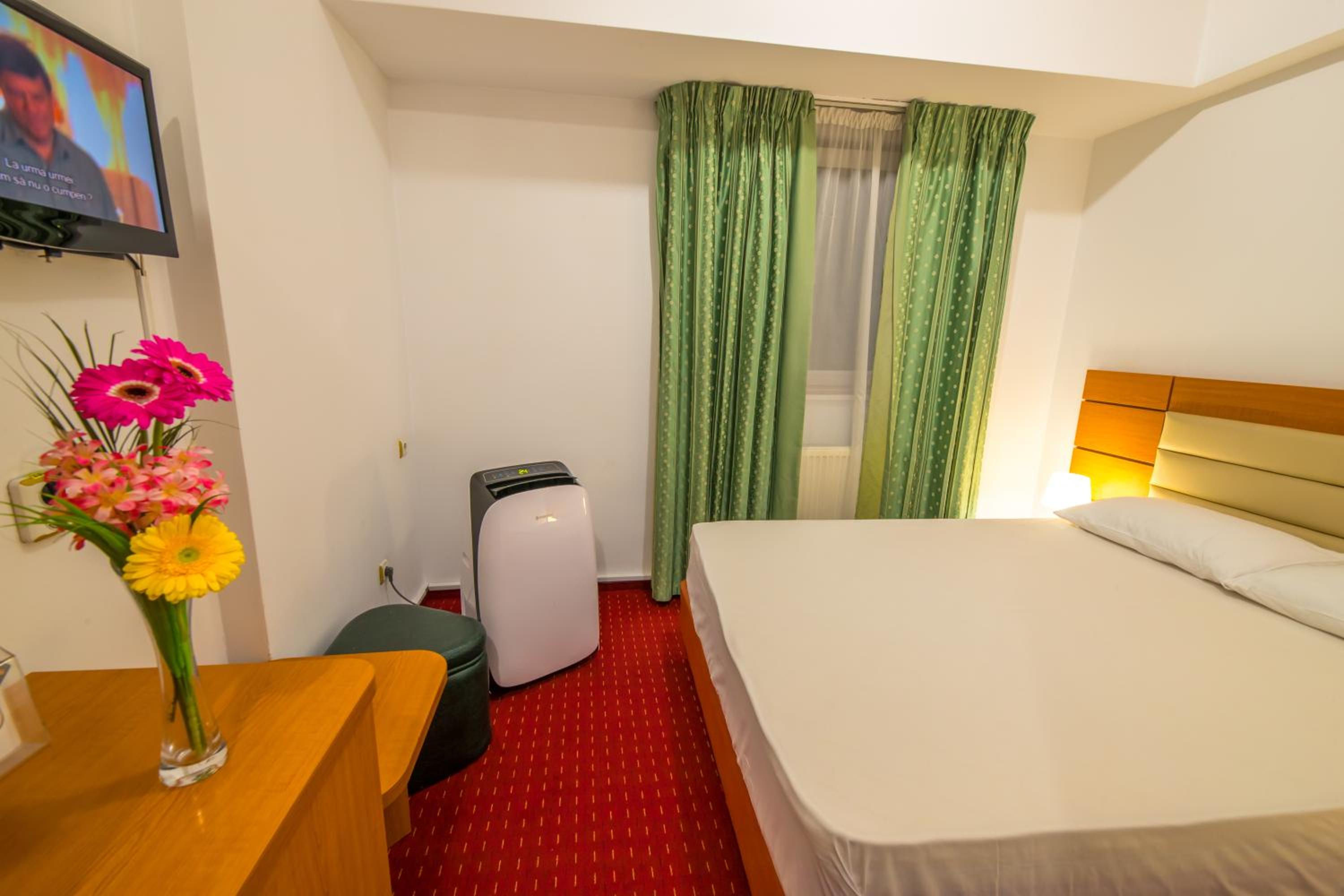 Standard Double Room - Photo 1