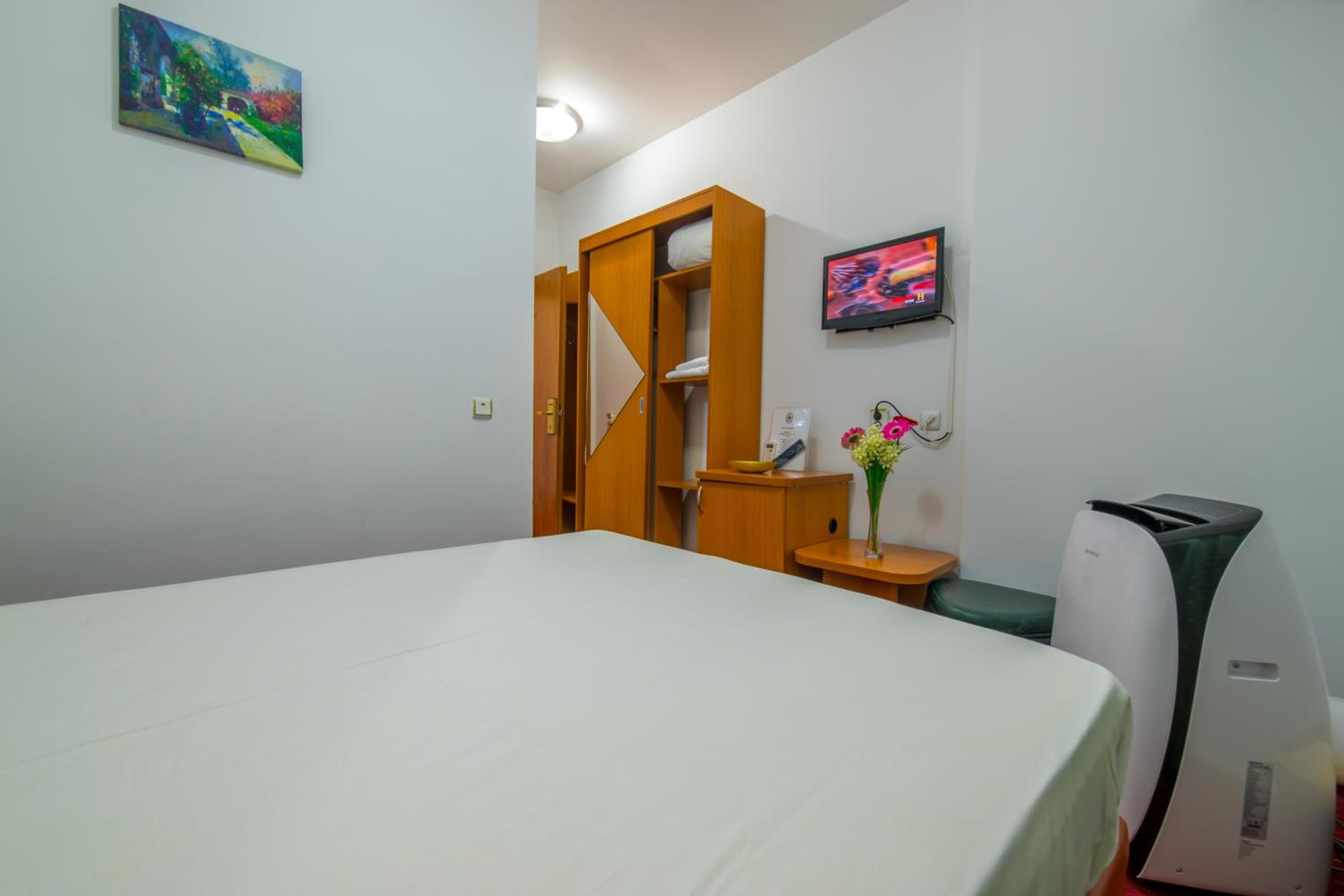 Standard Double Room - Photo 3