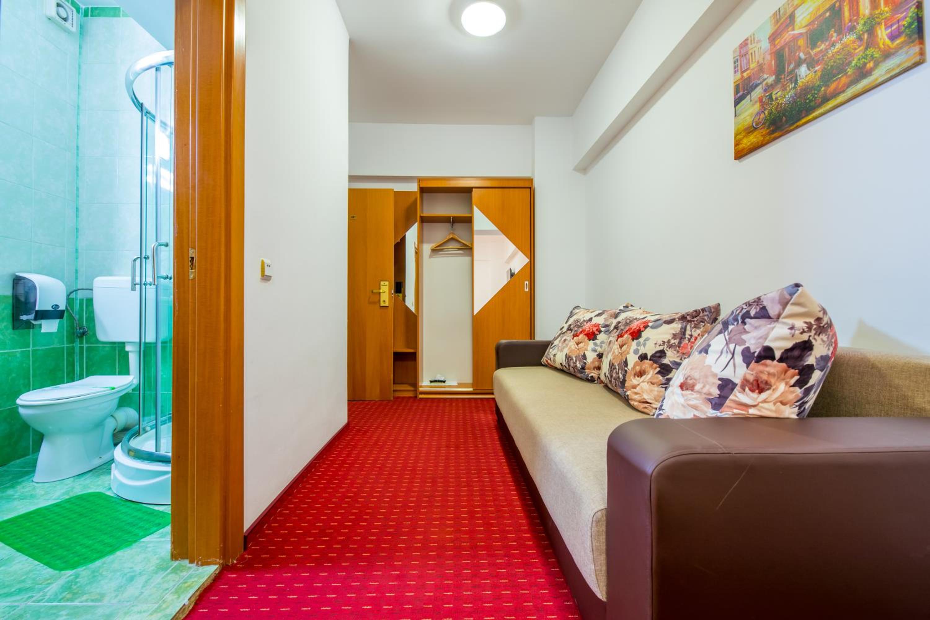 Triple Room - Photo 6