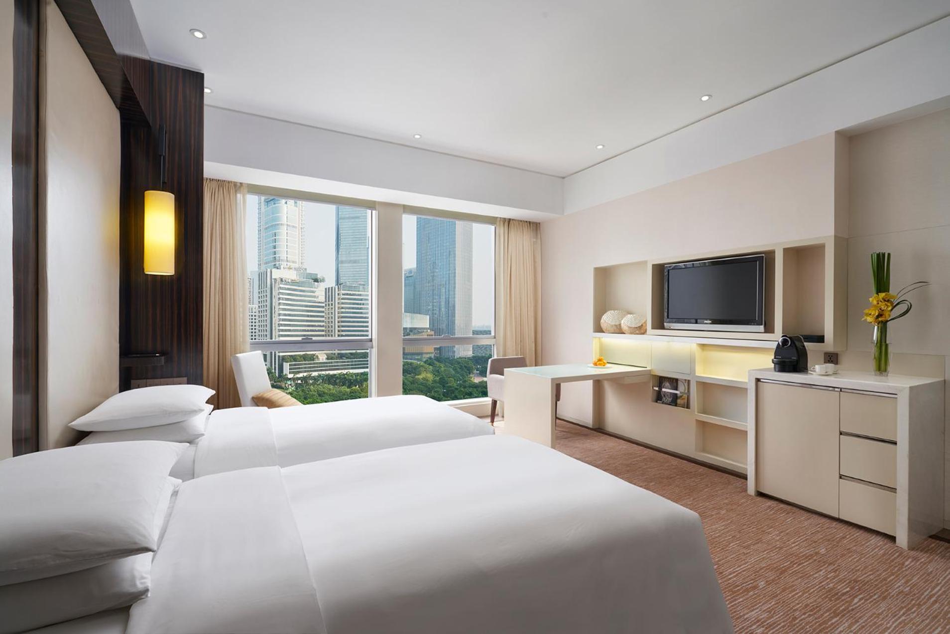 Twin Room - Club Access - Photo 1
