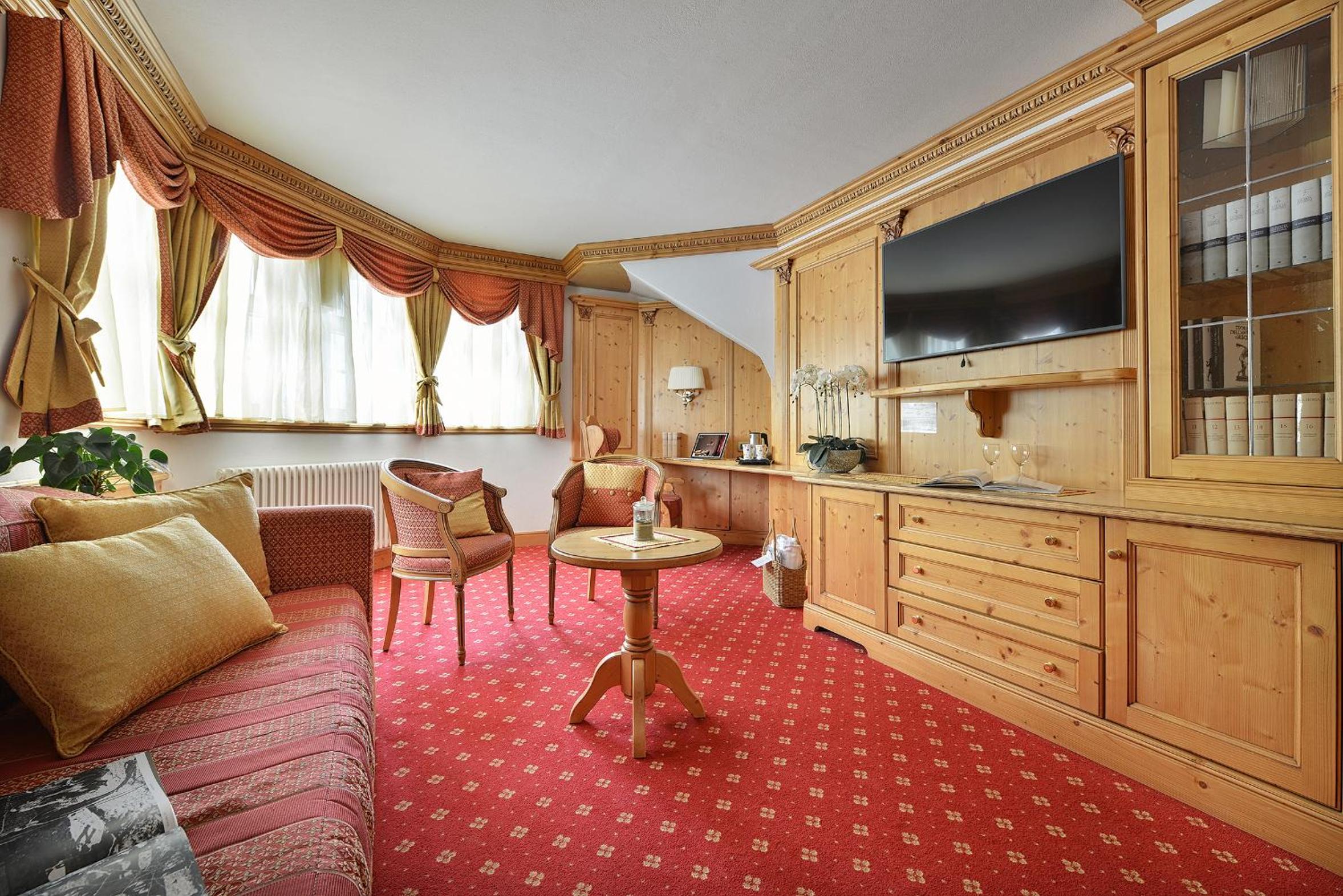 Deluxe Suite with Spa Bath photo 3